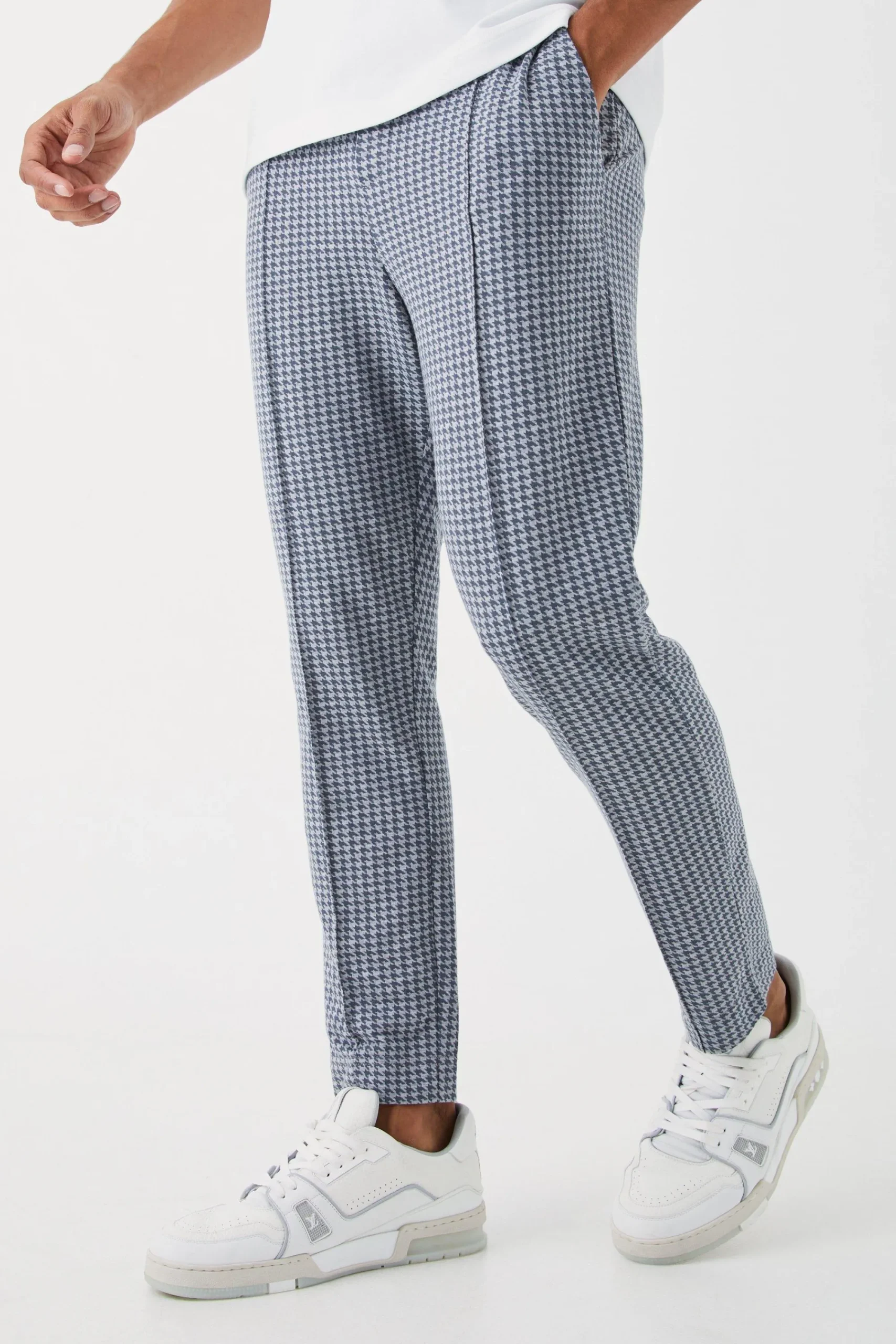boohooMAN Elasticated Tapered Pintuck Dogstooth Trousers | UK| Trousers