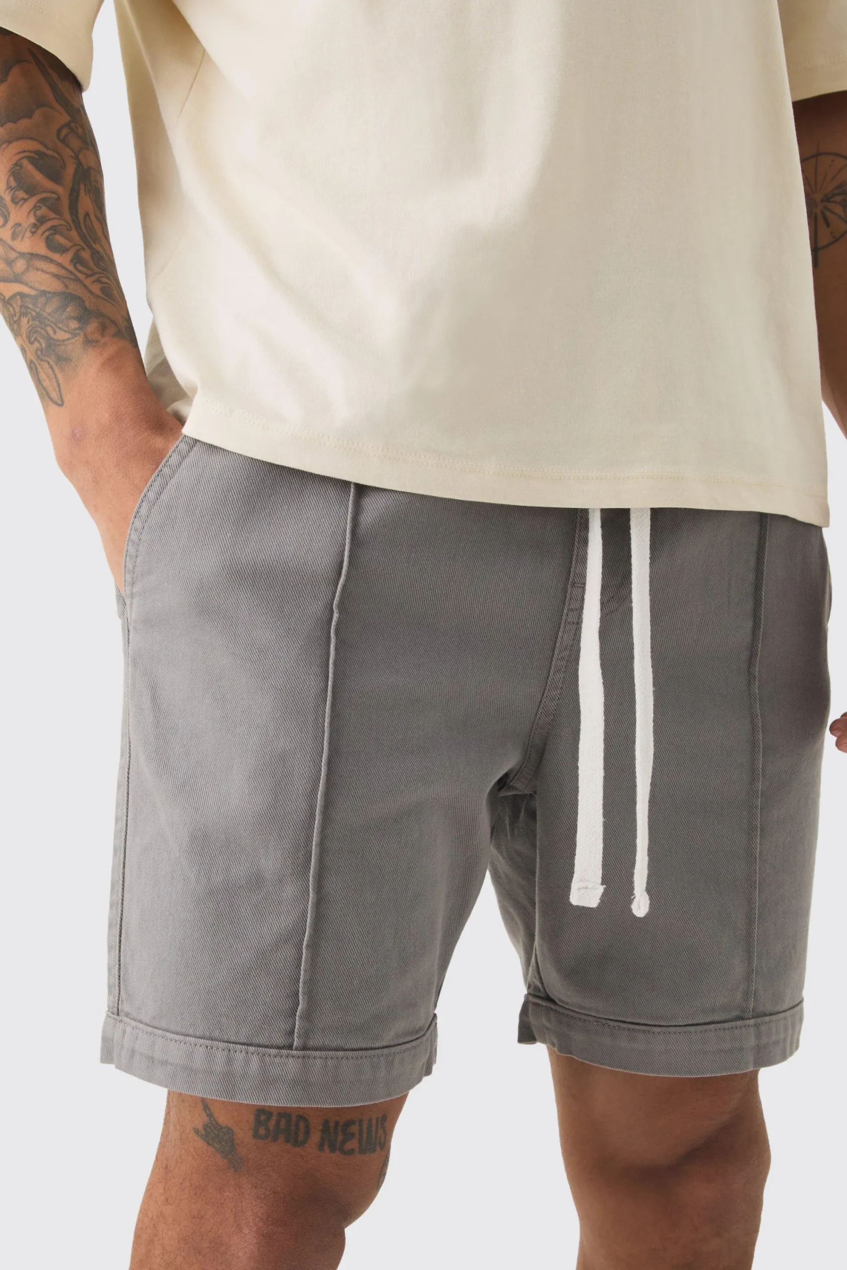 boohooMAN Elasticated Waist Contrast Drawcord Relaxed Pintuck Shorts | UK| Shorts