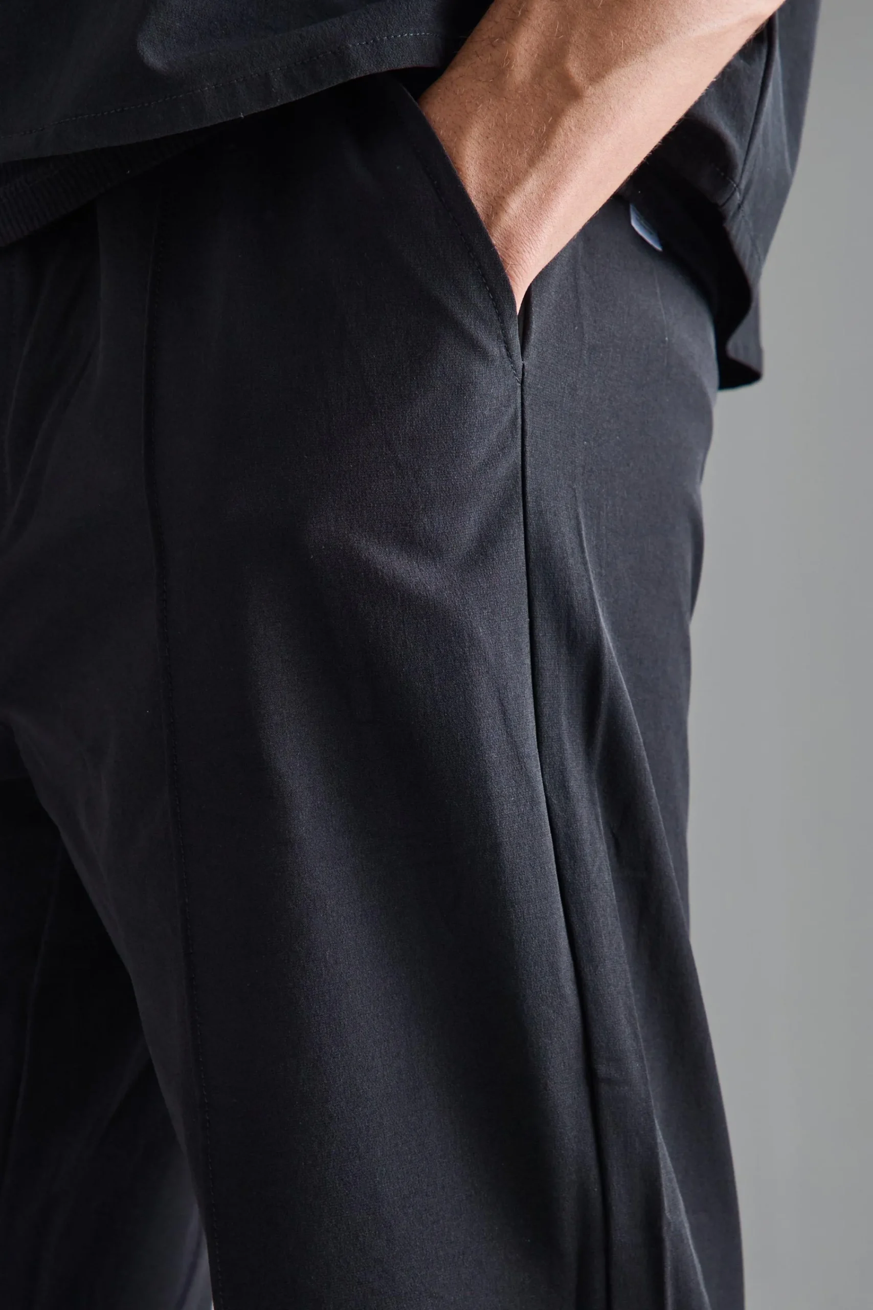 boohooMAN Elasticated Waist Technical Stretch Relaxed Pintuck Trouser | UK| Trousers