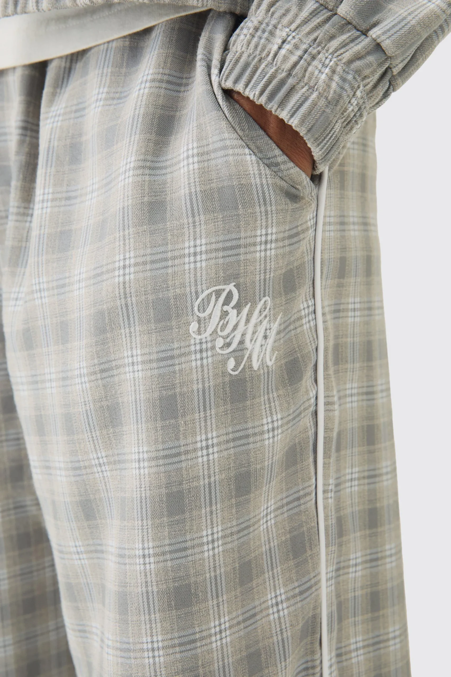 boohooMAN Elasticated Waist Wide Leg Checked Trousers | UK| Trousers|Sets & Co-Ords