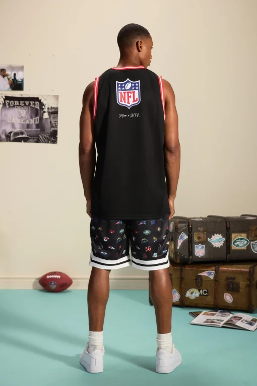 boohooMAN Loose Fit Mesh Nfl Tape Hem Short | UK| Shorts