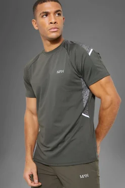 Man Active Gym Panel Detail Regular Fit T-Shirt | UK^boohooMAN