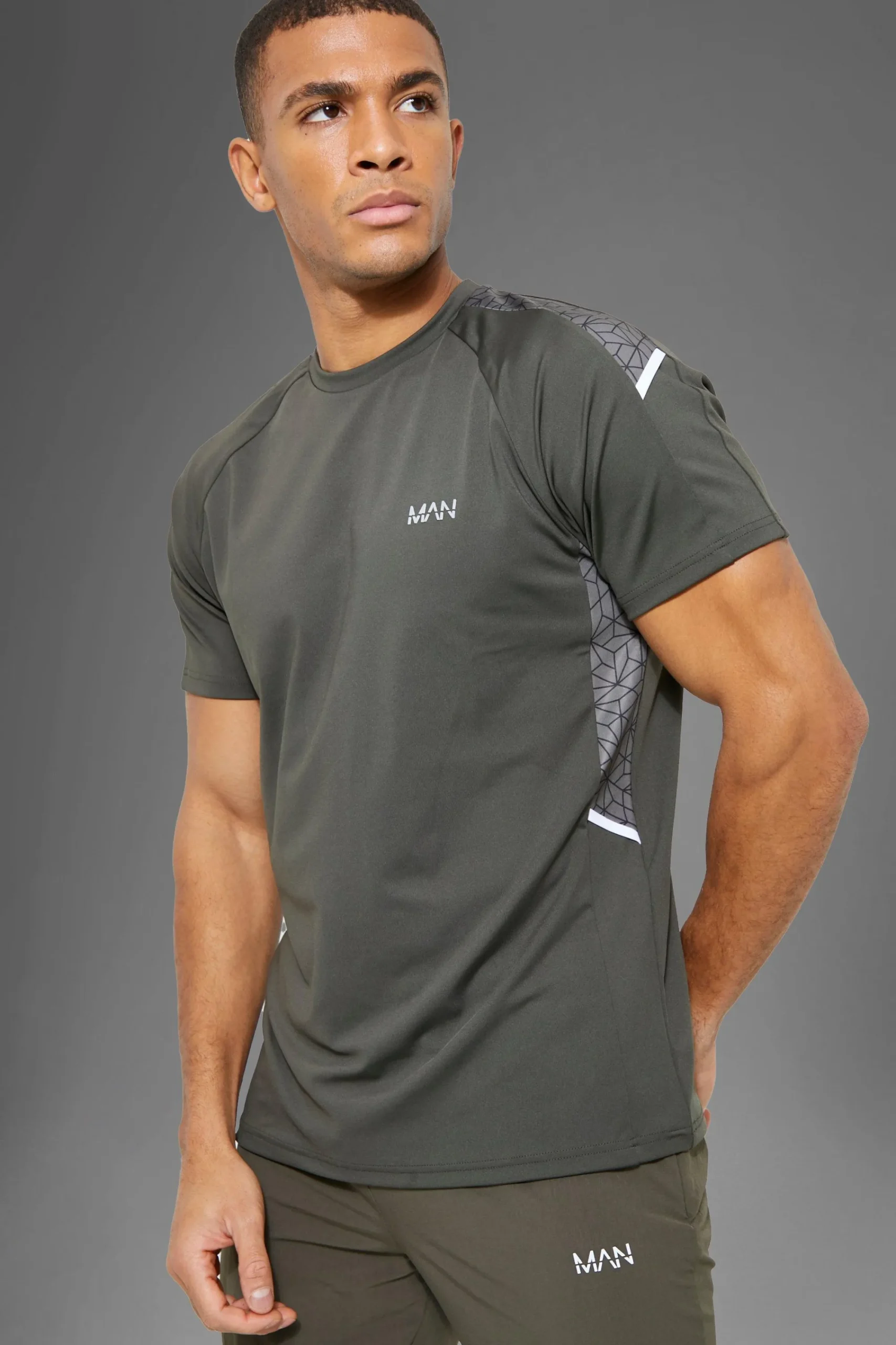 Man Active Gym Panel Detail Regular Fit T-Shirt | UK^boohooMAN