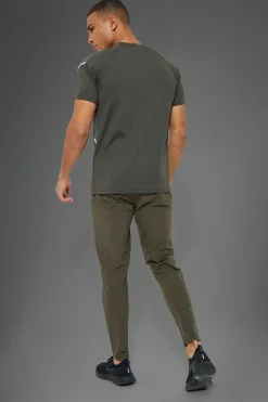 Man Active Gym Panel Detail Regular Fit T-Shirt | UK^boohooMAN