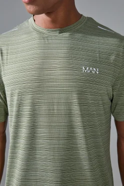 Man Active Lightweight Performance T-shirt | UK^boohooMAN Outlet