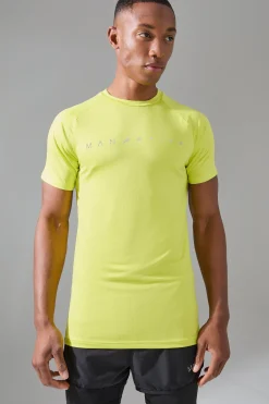 Man Active Muscle Fit Breathable Lightweight T-shirt | UK^boohooMAN Online