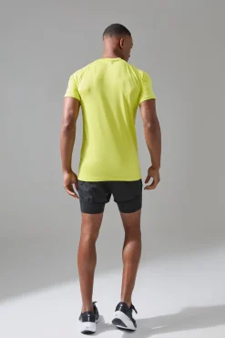 Man Active Muscle Fit Breathable Lightweight T-shirt | UK^boohooMAN Online