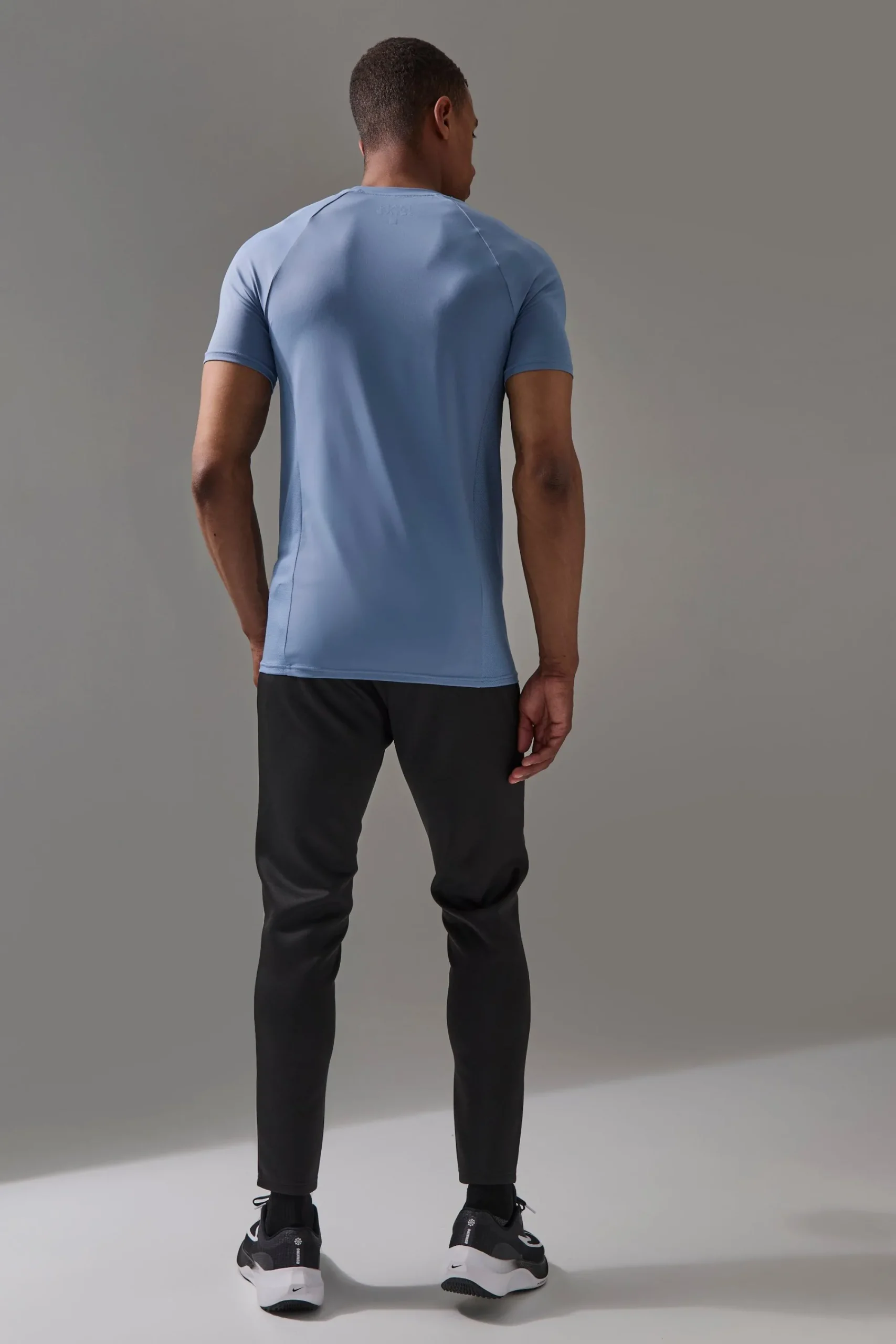 Man Active Pro Muscle Fit T-shirt | UK^boohooMAN Online