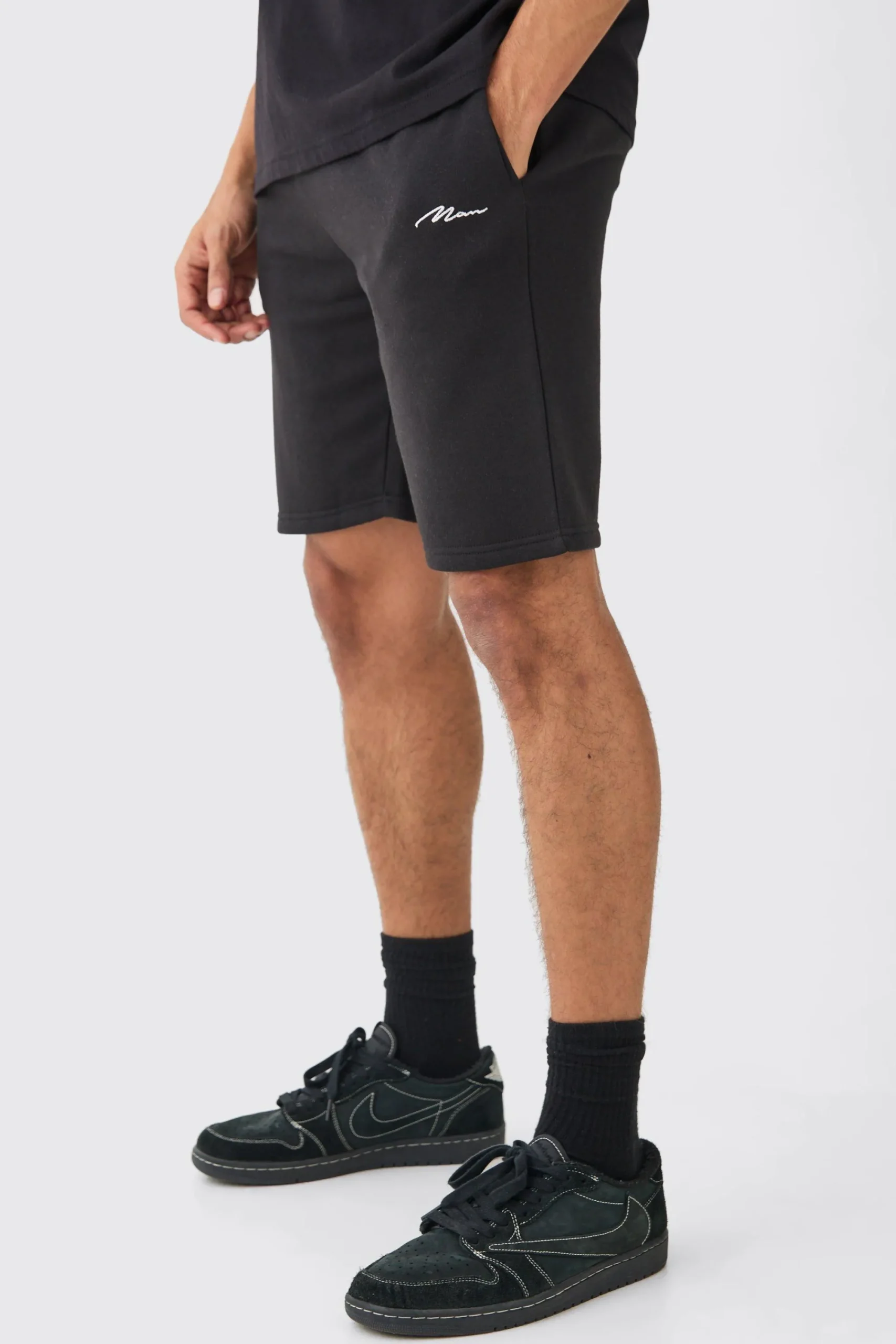 boohooMAN Man Signature Loose Fit Mid Length Shorts | UK| Shorts