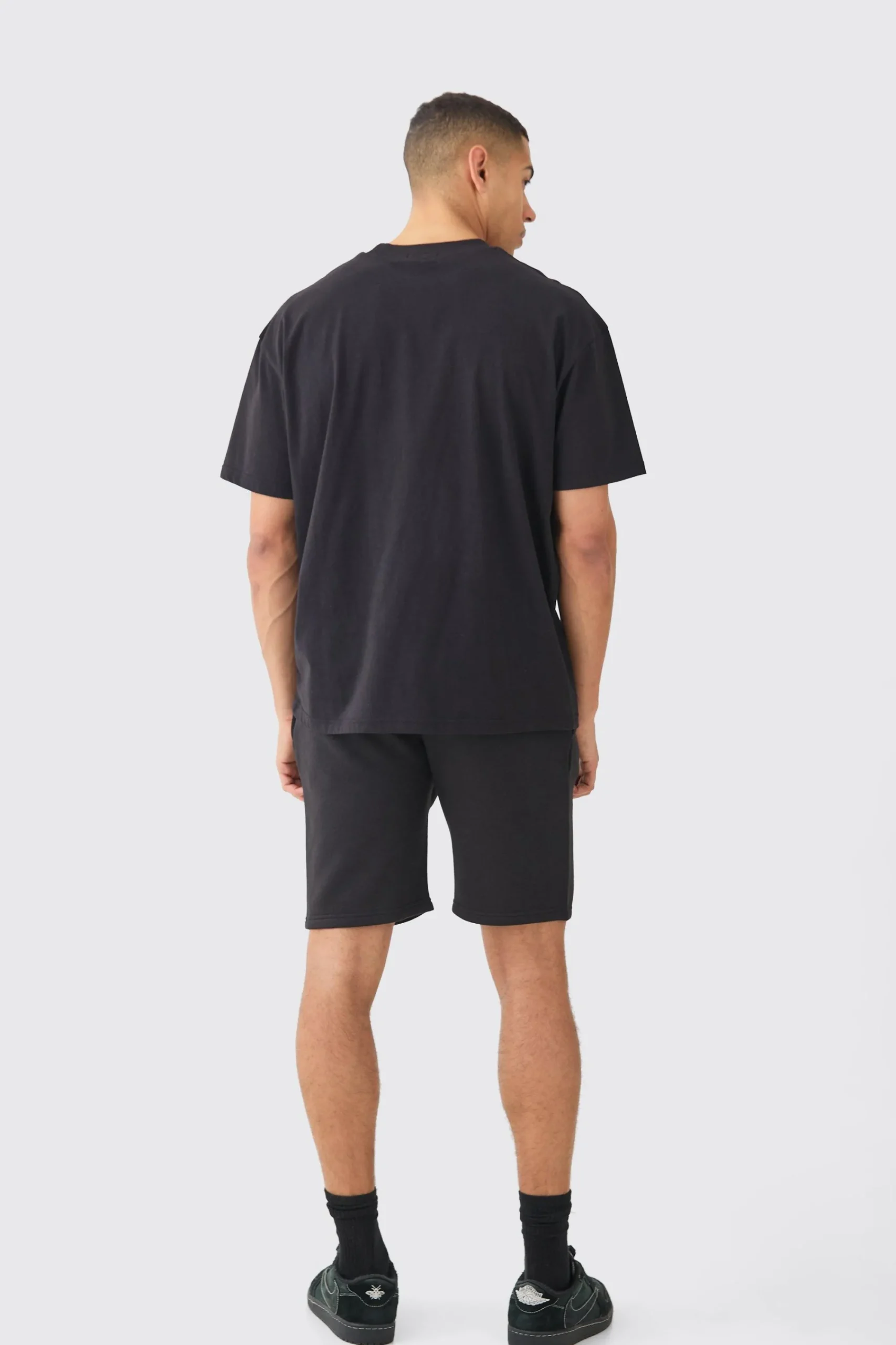 boohooMAN Man Signature Loose Fit Mid Length Shorts | UK| Shorts