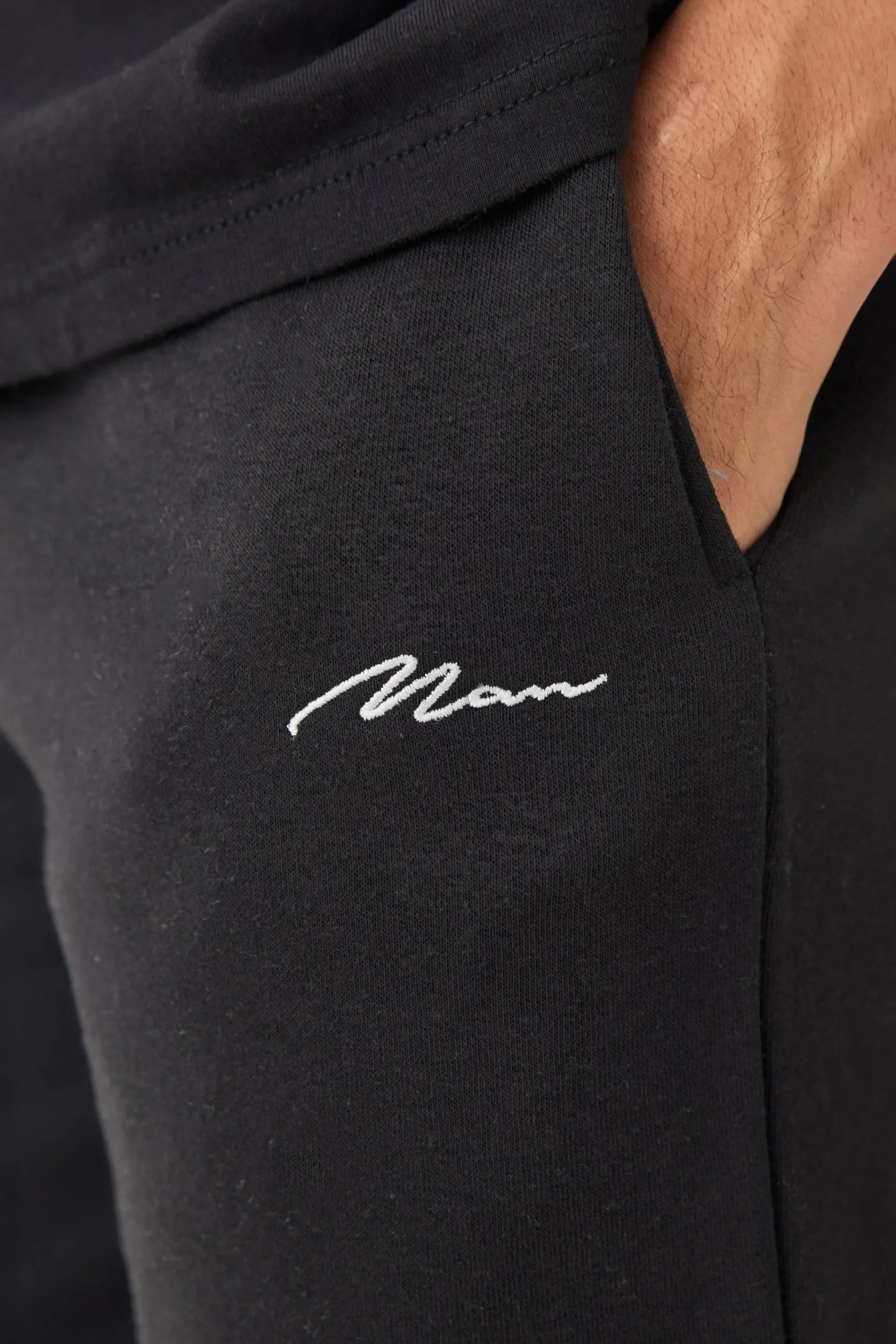 boohooMAN Man Signature Loose Fit Mid Length Shorts | UK| Shorts