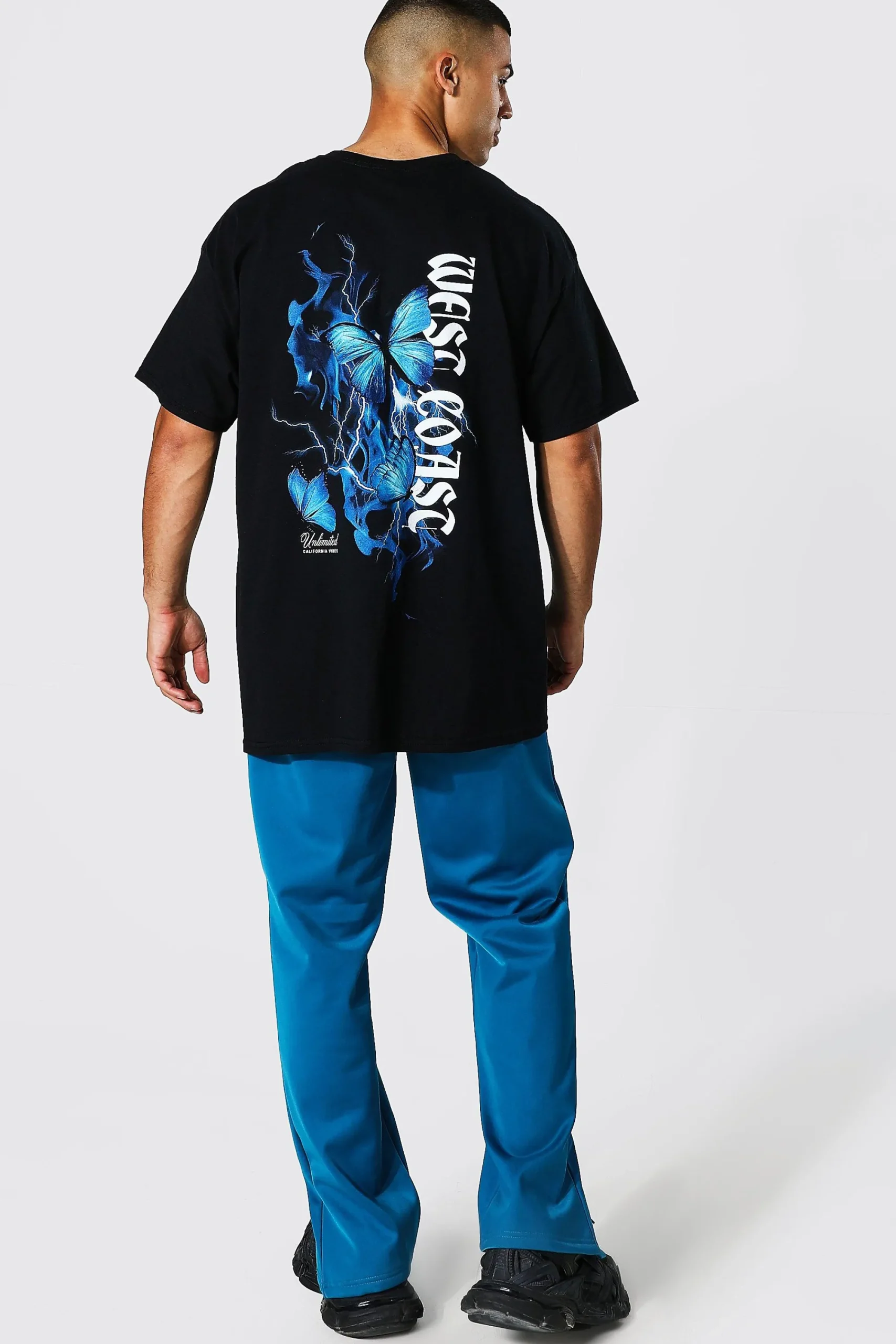 Oversized Butterfly Back Graphic T-shirt | UK^boohooMAN Outlet