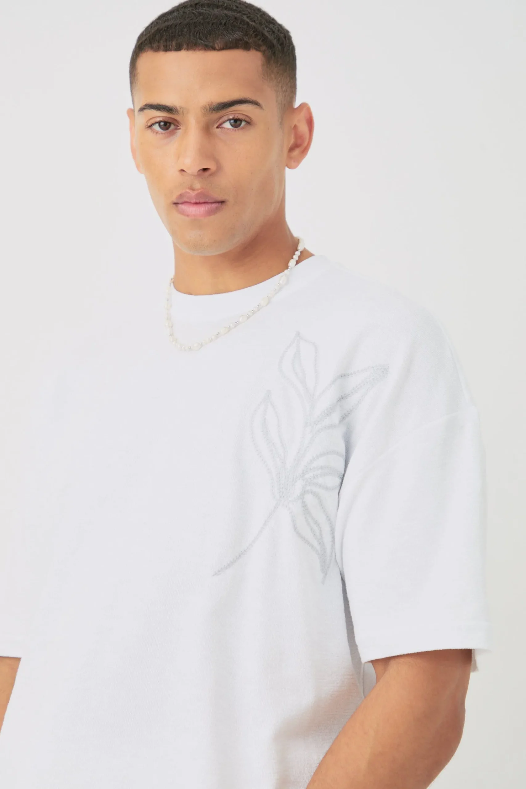 Oversized Embroidered Floral Line Slub T-shirt | UK^boohooMAN Online