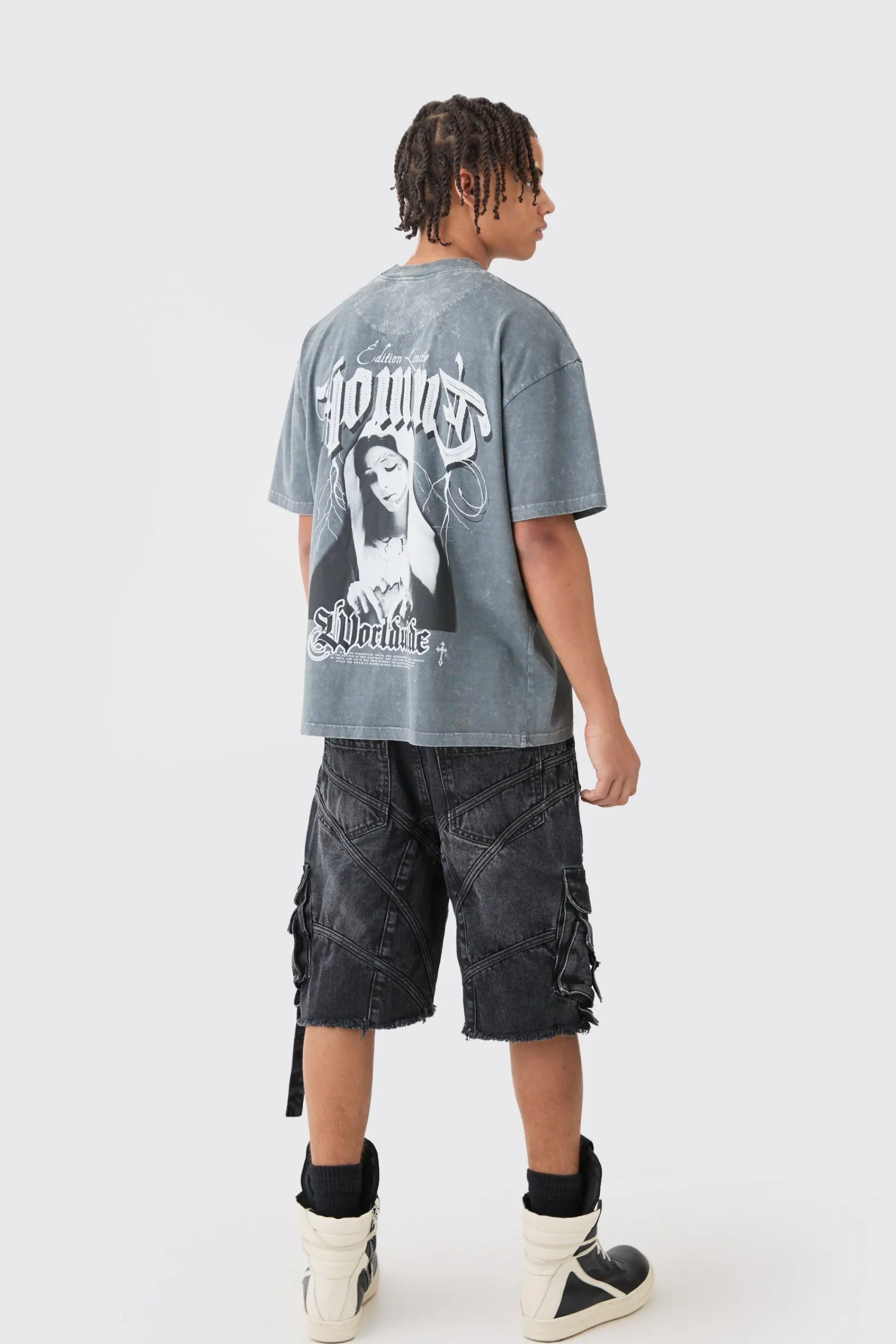 Oversized Extended Neck Acid Wash Embroidered T-shirt | UK^boohooMAN