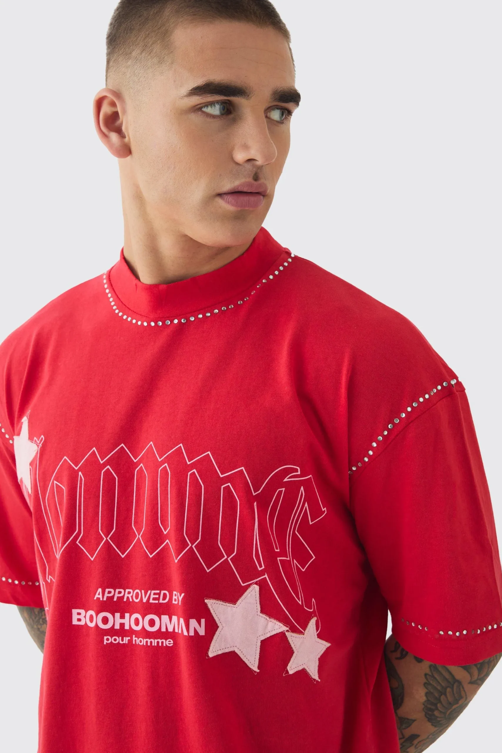 Oversized Extended Neck Applique Star Rhinestone T-shirt | UK^boohooMAN Outlet