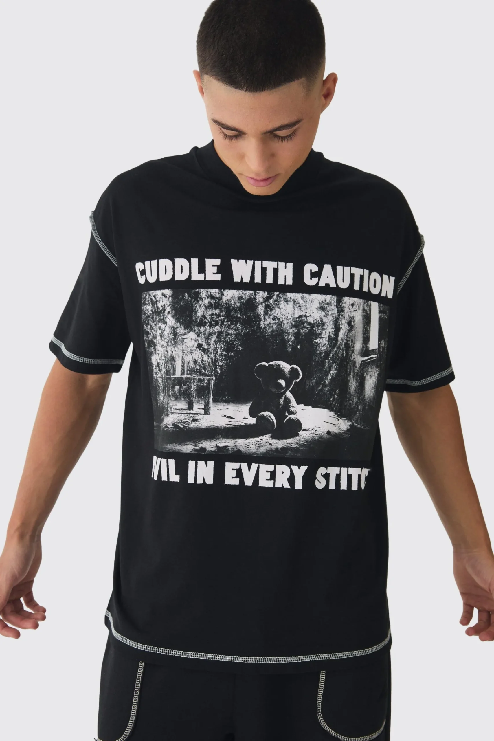 Oversized Extended Neck Contrast Stitch Graphic T-Shirt | UK^boohooMAN New