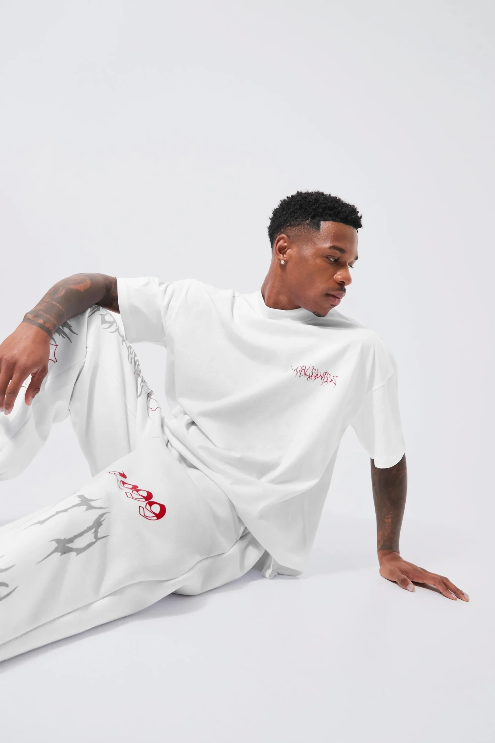 Oversized Extended Neck Graffiti T-shirt | UK^boohooMAN