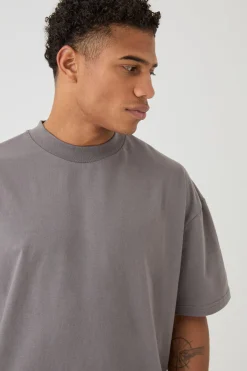 Oversized Extended Neck Heavyweight T-shirt | UK^boohooMAN Online