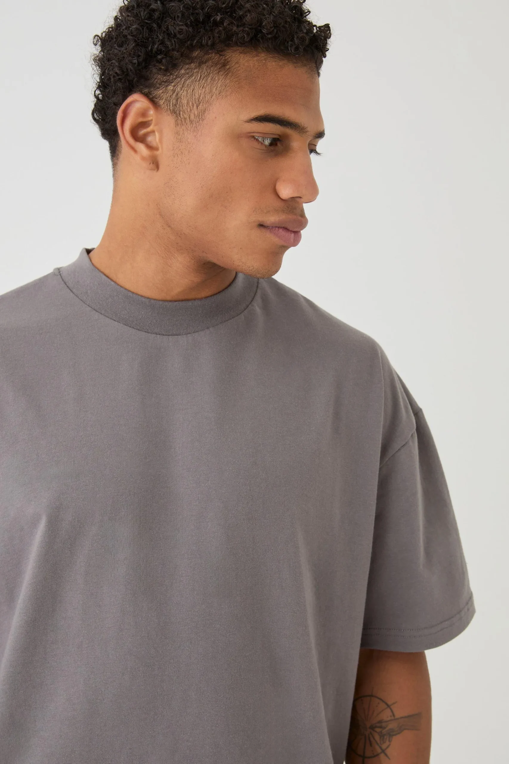 Oversized Extended Neck Heavyweight T-shirt | UK^boohooMAN Online