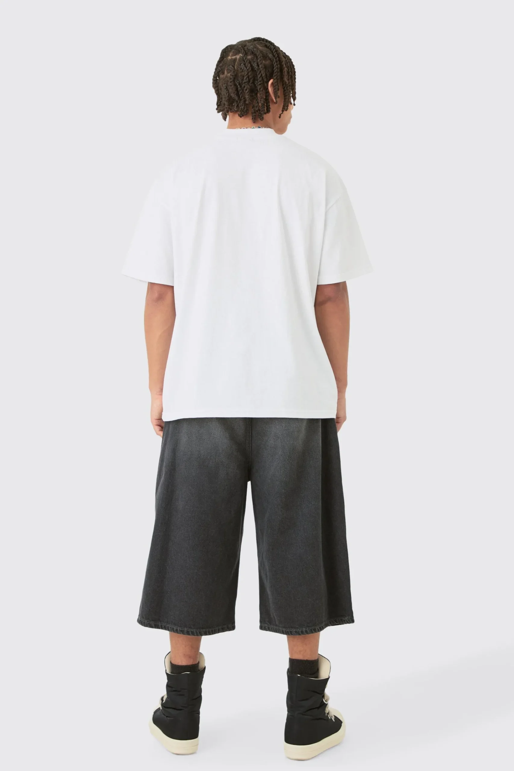 Oversized Extended Neck Heavyweight Gothic T-shirt | UK^boohooMAN Online