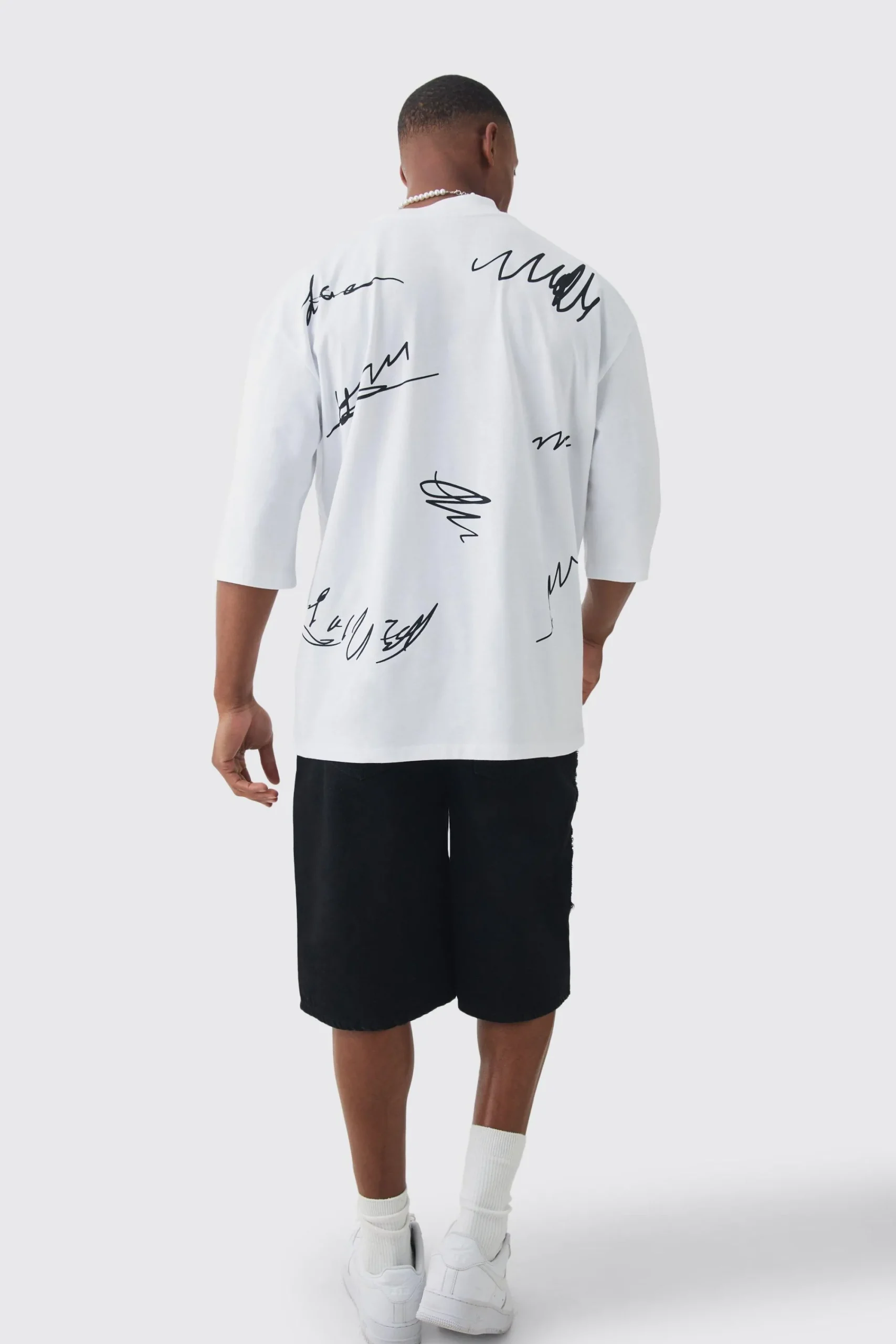 Oversized Extended Neck Heavyweight Interlock Doodle T-shirt | UK^boohooMAN Outlet