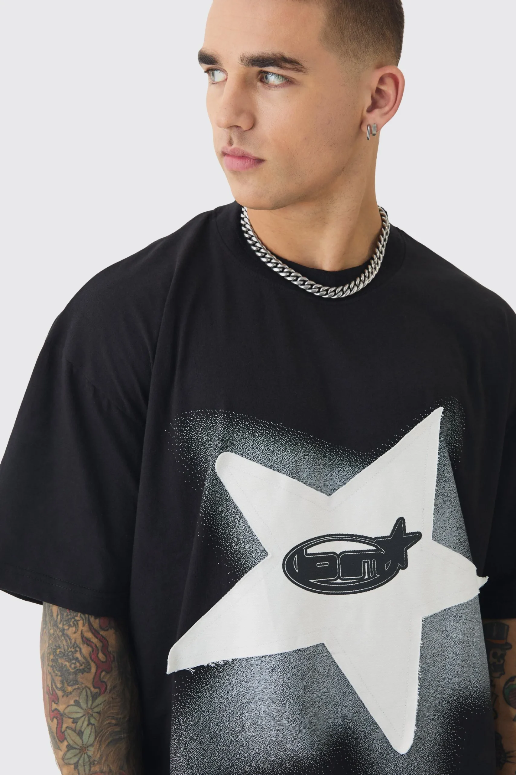 Oversized Extended Neck Star Applique Graphic T-shirt | UK^boohooMAN Outlet