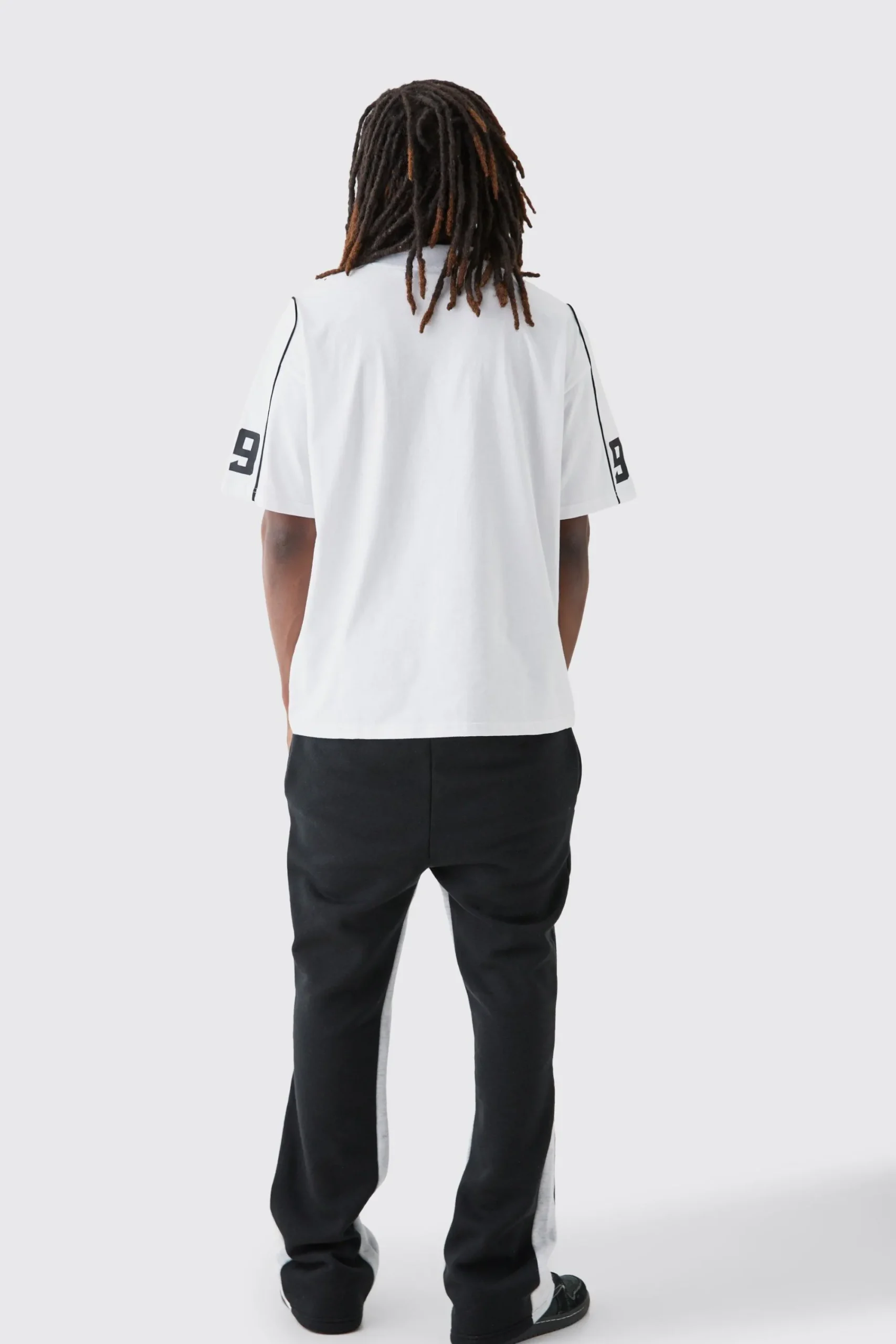 Oversized Extended Neck Universal Graphic T-shirt | UK^boohooMAN Clearance