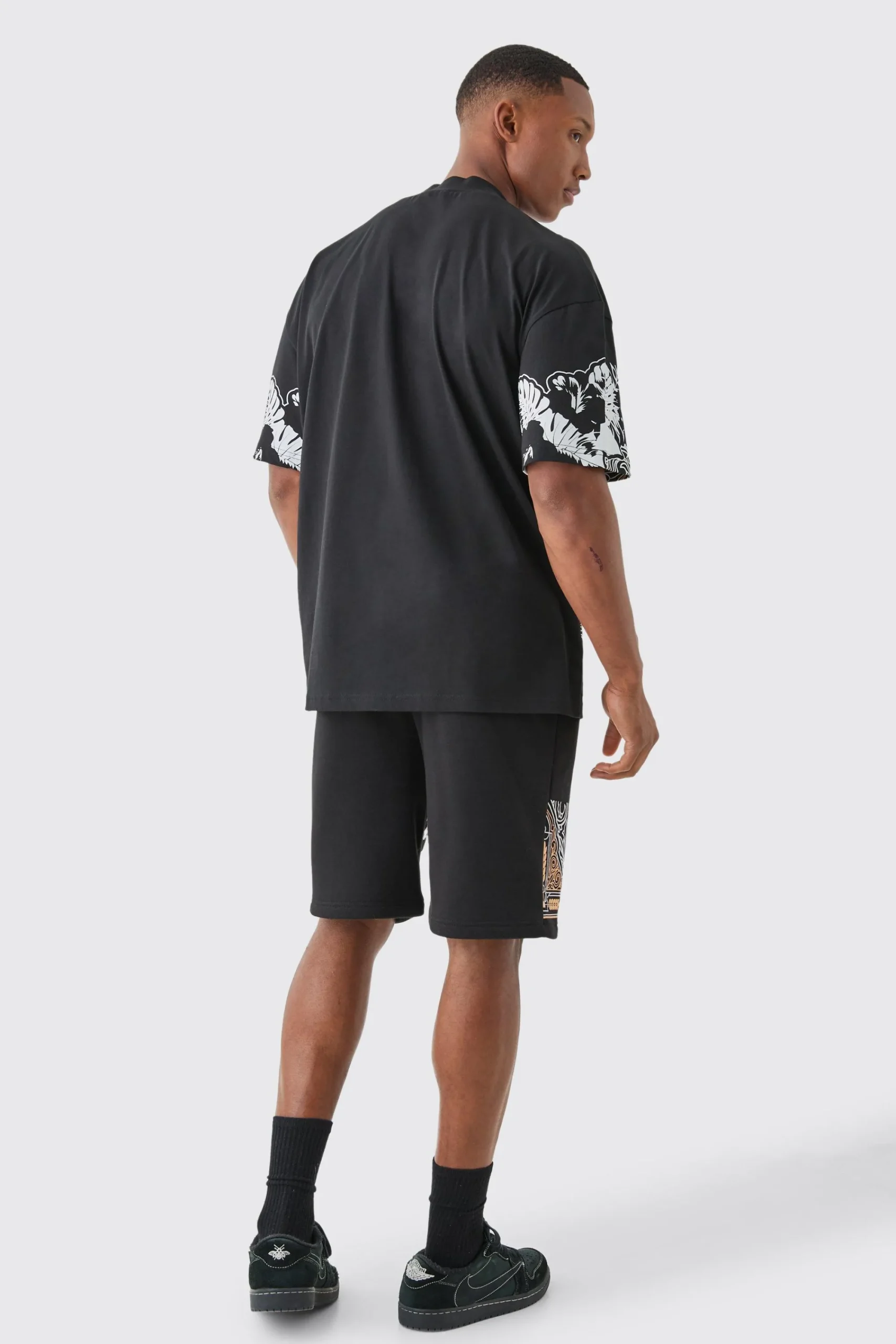 Oversized Extended Neck Worldwide Large Graphic T-shirt | UK^boohooMAN Clearance