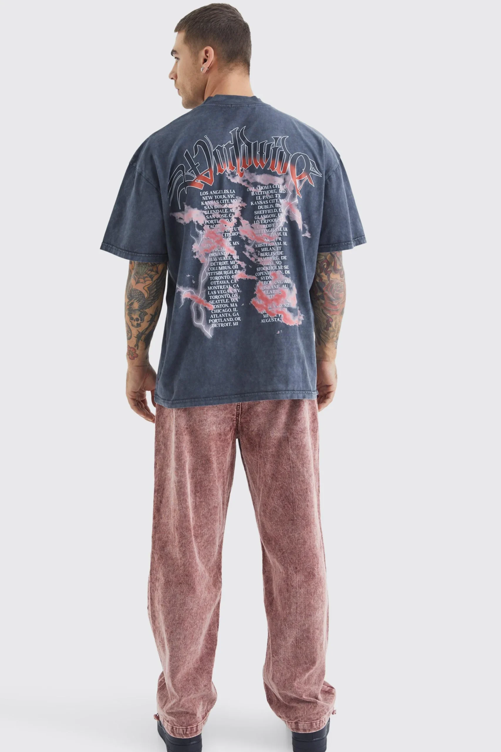 Oversized Heavy Washed Graphic T-shirt | UK^boohooMAN