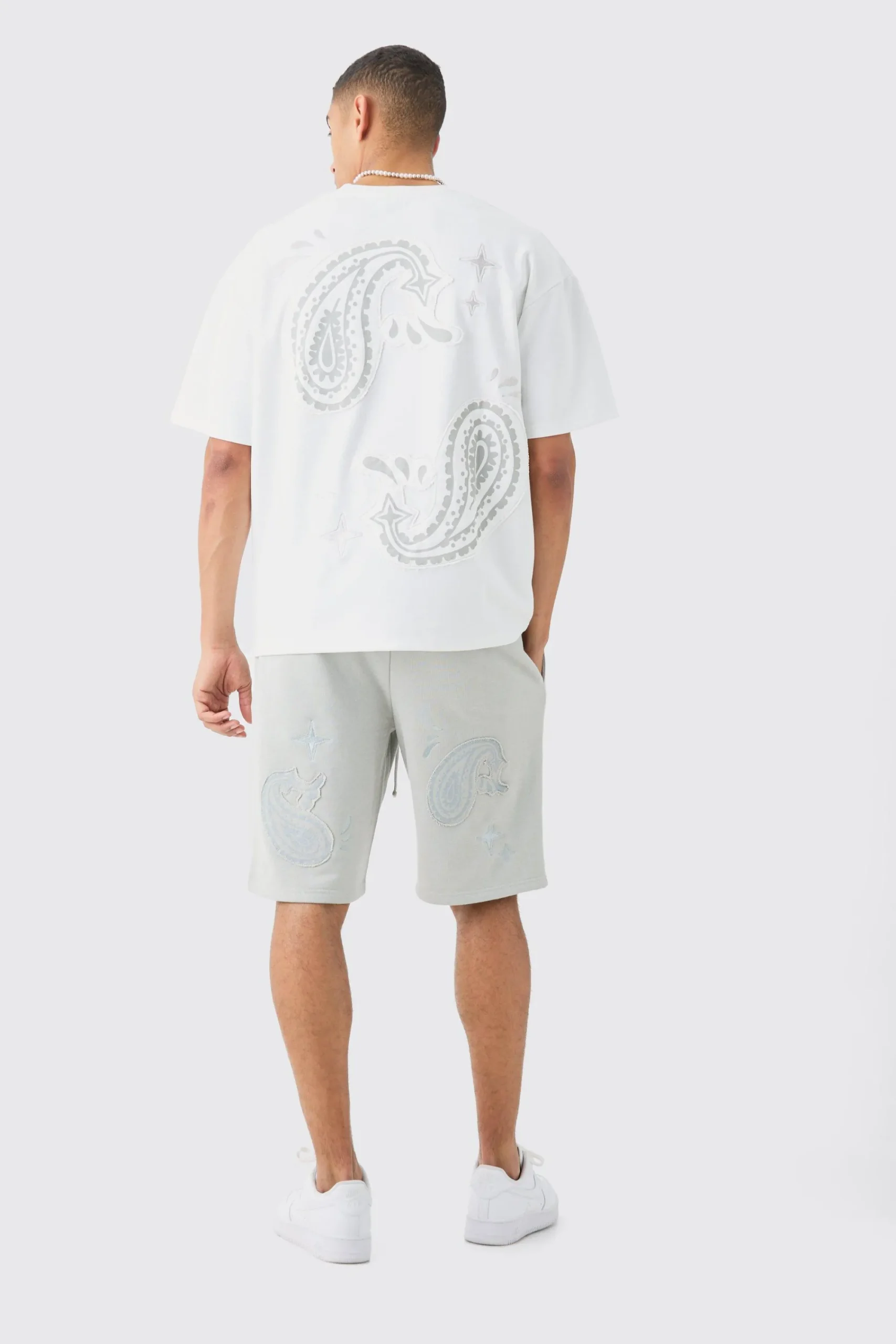 Oversized Heavyweight Paisley Applique T-shirt | UK^boohooMAN Online