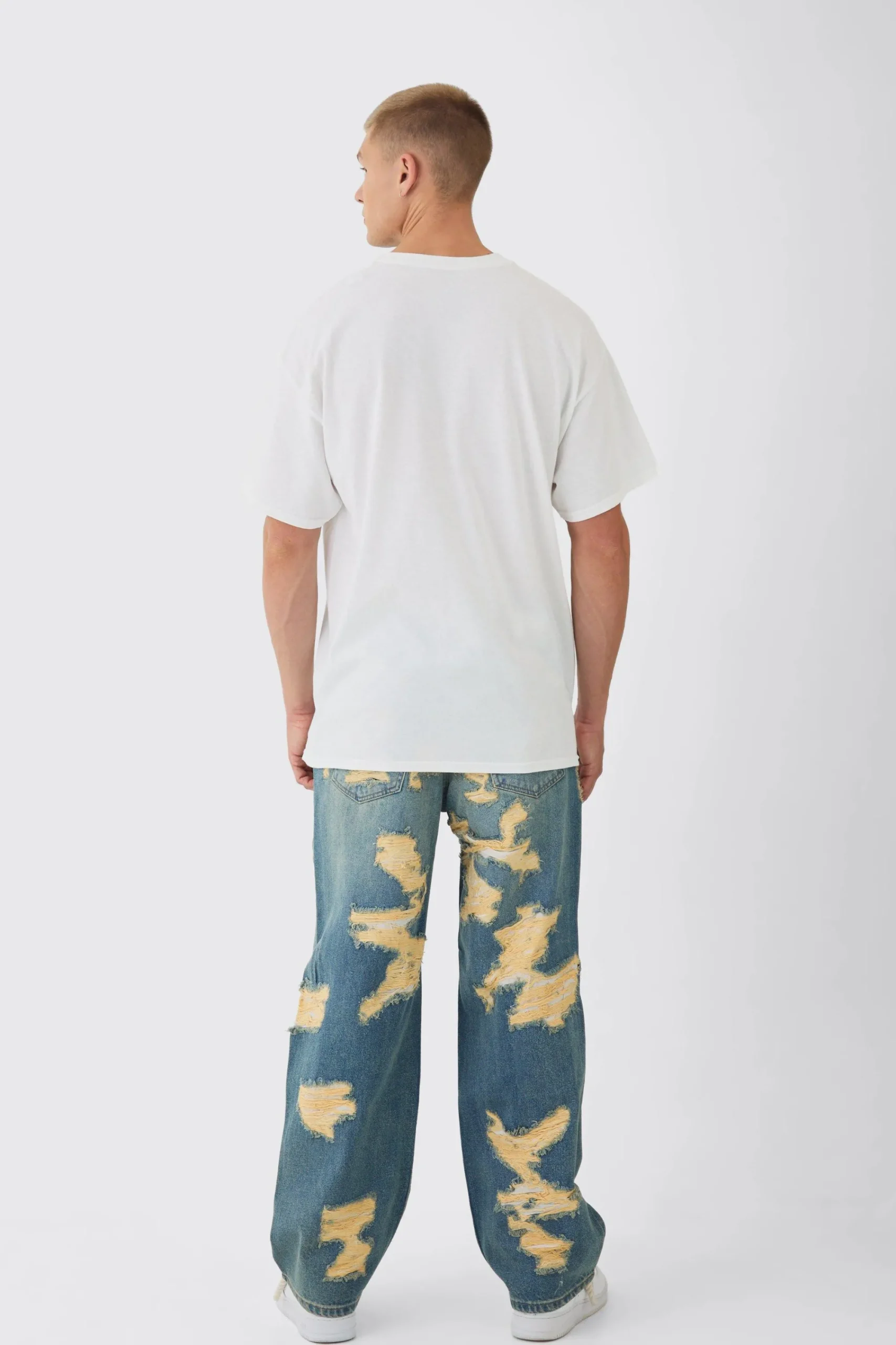 Oversized Large Scale Foo Fighters License T-Shirt | UK^boohooMAN Online