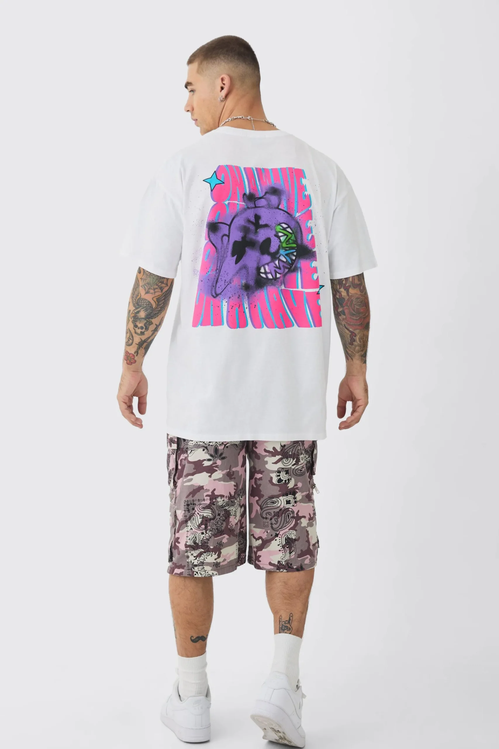 Oversized Trippy Bear Print T-shirt | UK^boohooMAN Online