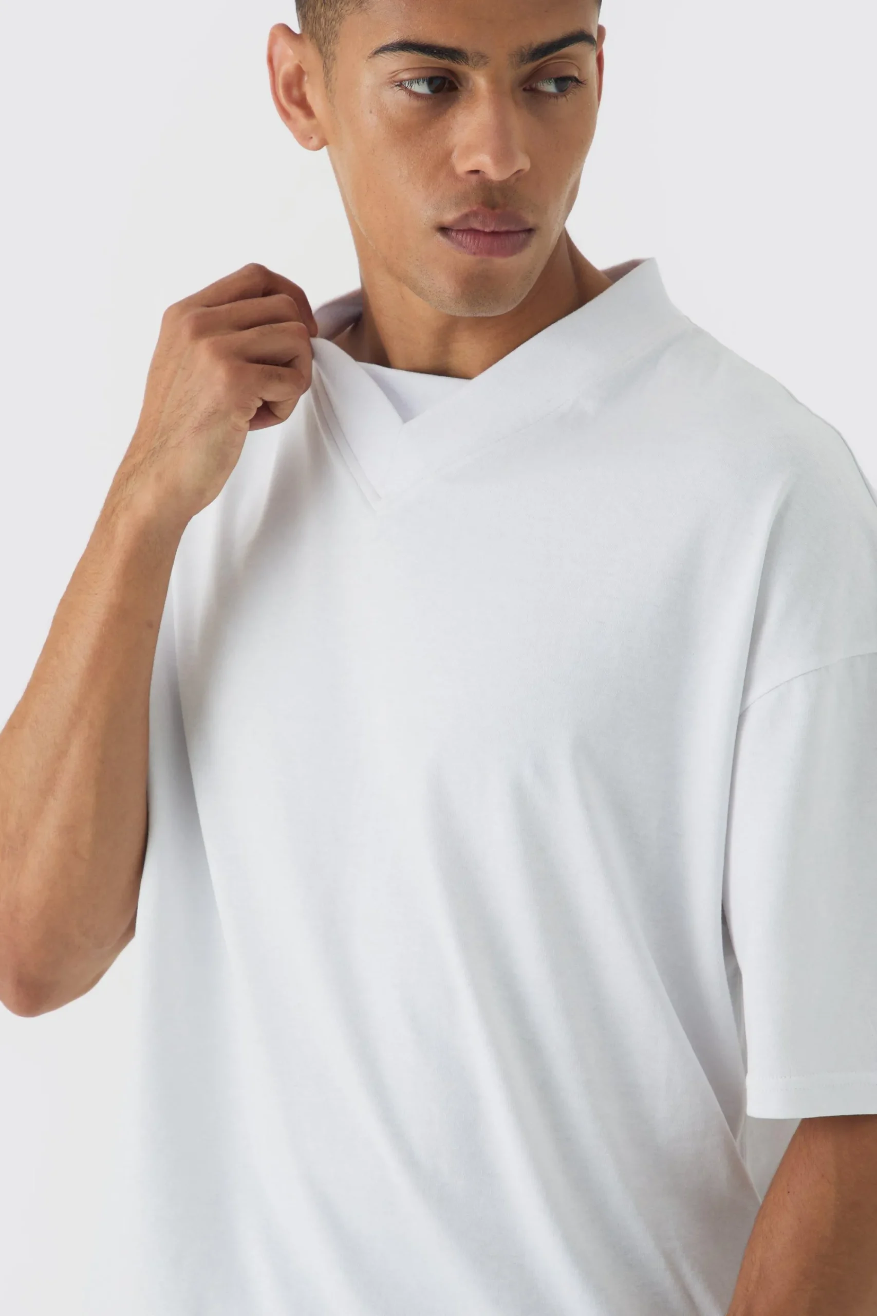 Oversized V Neck Dropped Shoulder Heavyweight Boxy T-shirt | UK^boohooMAN