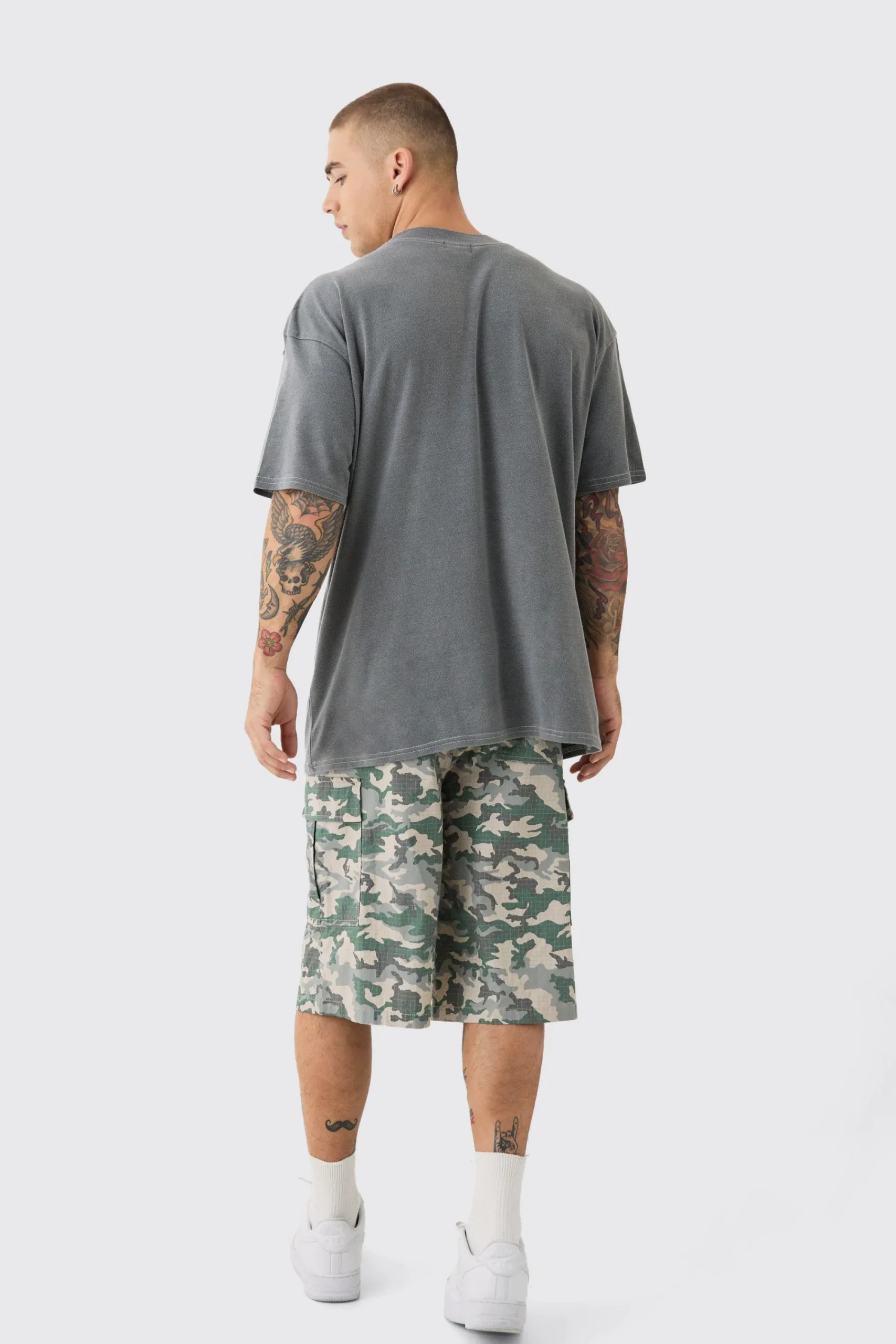 Oversized Washed Gothic Heart Graphic T-shirt | UK^boohooMAN Sale