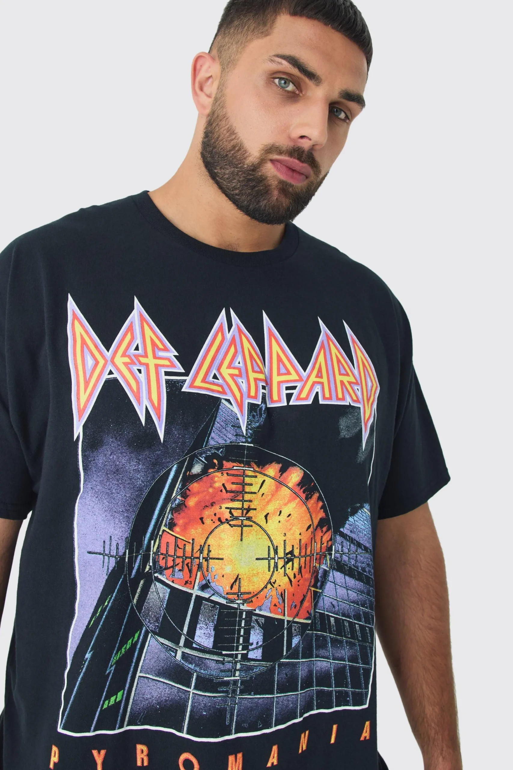 Plus Def Lepard License Graphic T-shirt | UK^boohooMAN New