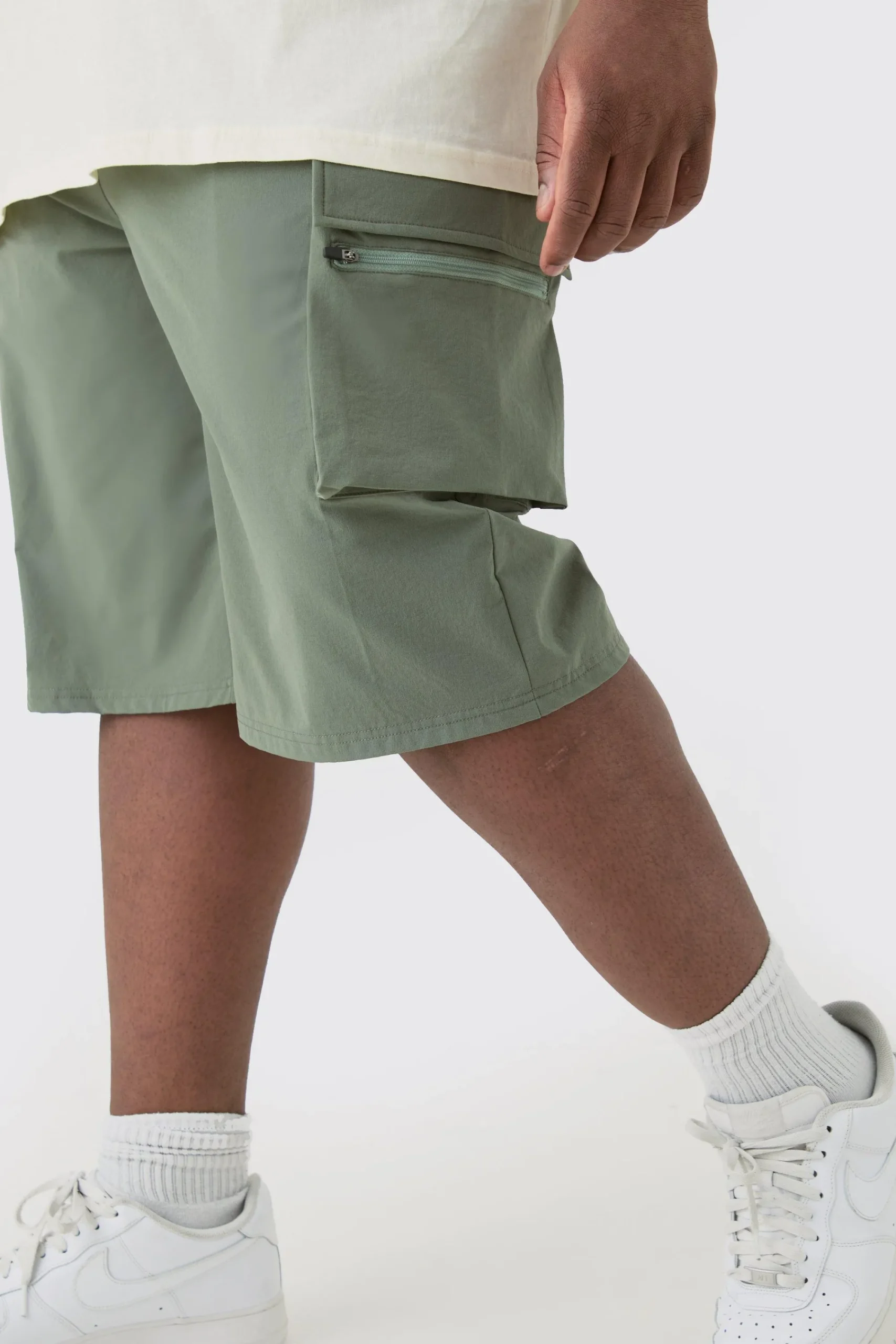 boohooMAN Plus Elasticated Waist Relaxed Lightweight Stretch Cargo Short | UK| Shorts