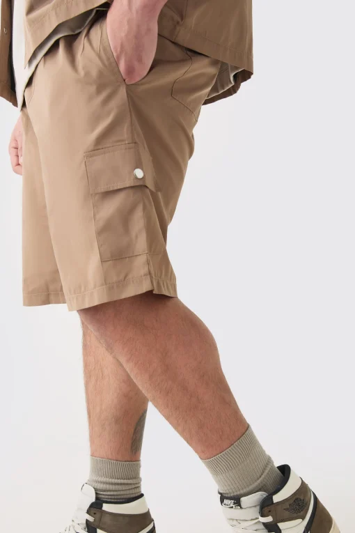boohooMAN Plus Elasticated Waist Relaxed Nylon Man Cargo Short | UK| Shorts