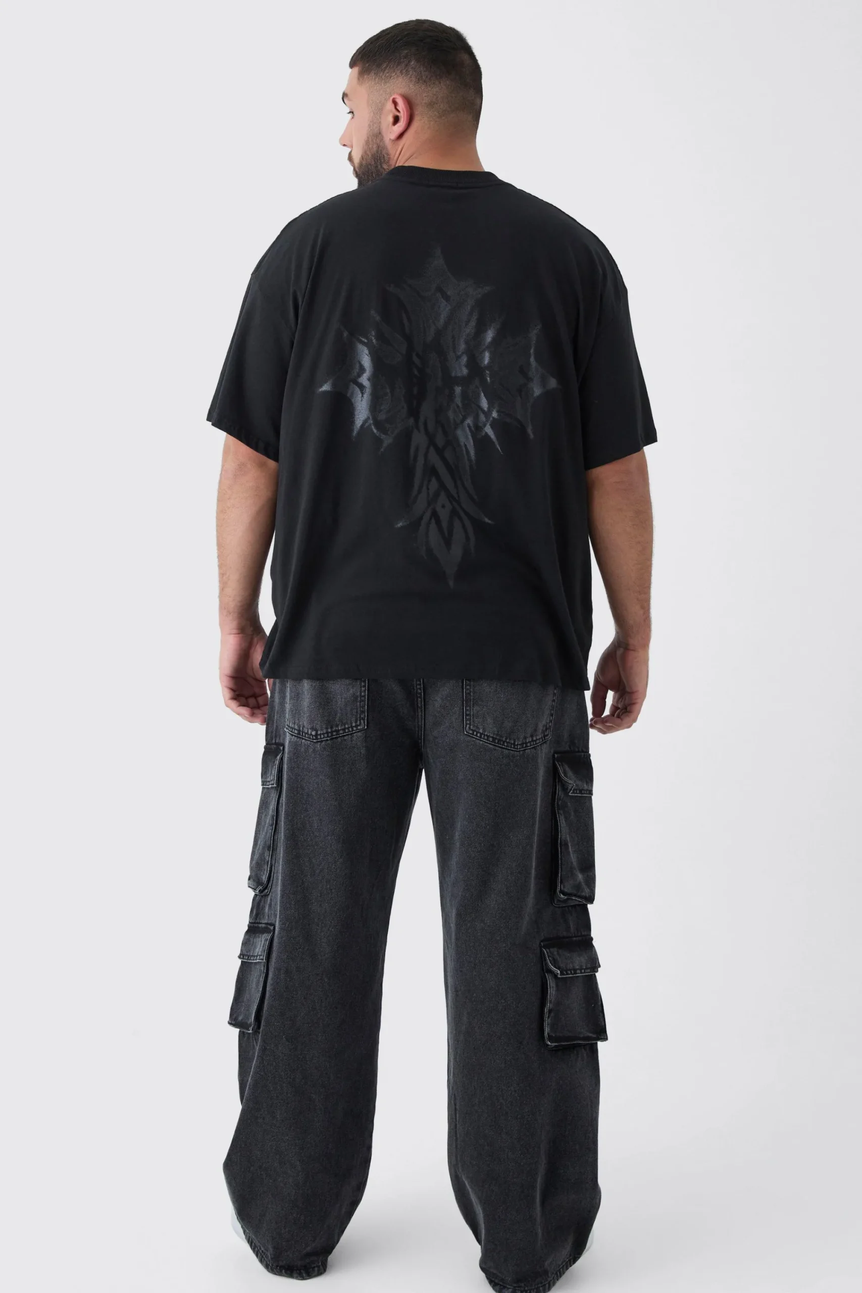 Plus Oversized Extended Neck Worldwide Gothic Cross Print T-Shirt | UK^boohooMAN Online