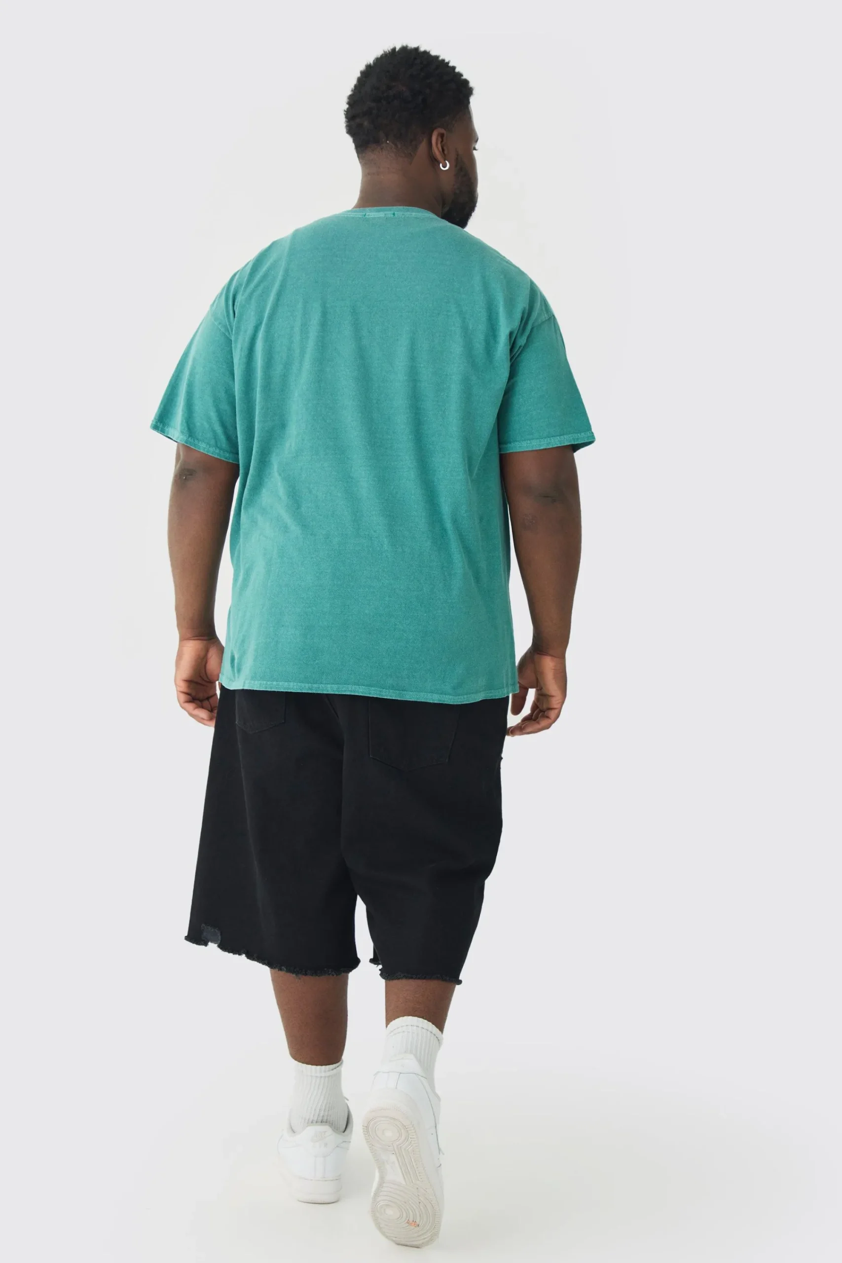 Plus Oversized Washed Dove Graphic T-shirt | UK^boohooMAN Online