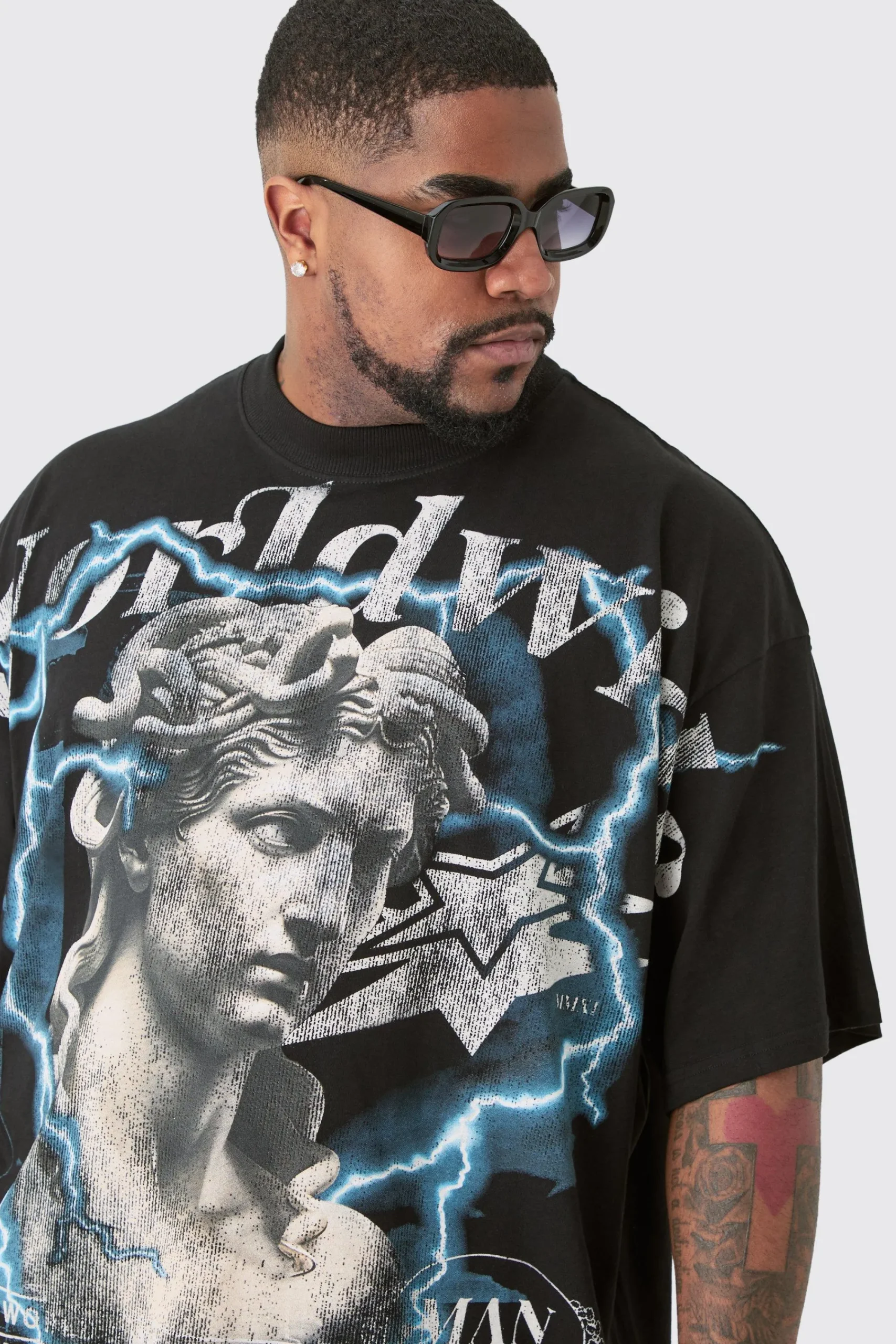 Plus Renaissance Worldwide Over The Seam Graphic T-shirt In | UK^boohooMAN Online