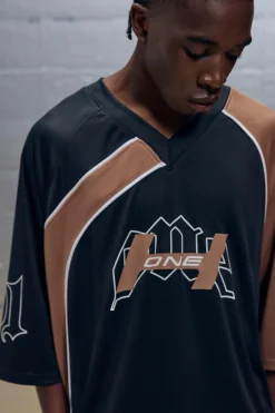 Regular Fit V Neck Mesh Graphic T-Shirt | UK^boohooMAN Hot