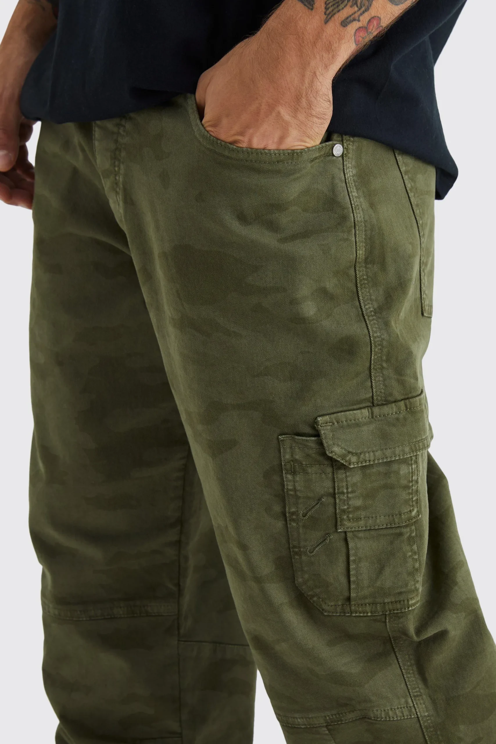 boohooMAN Relaxed Carpenter Camo Cargo Trouser | UK| Trousers