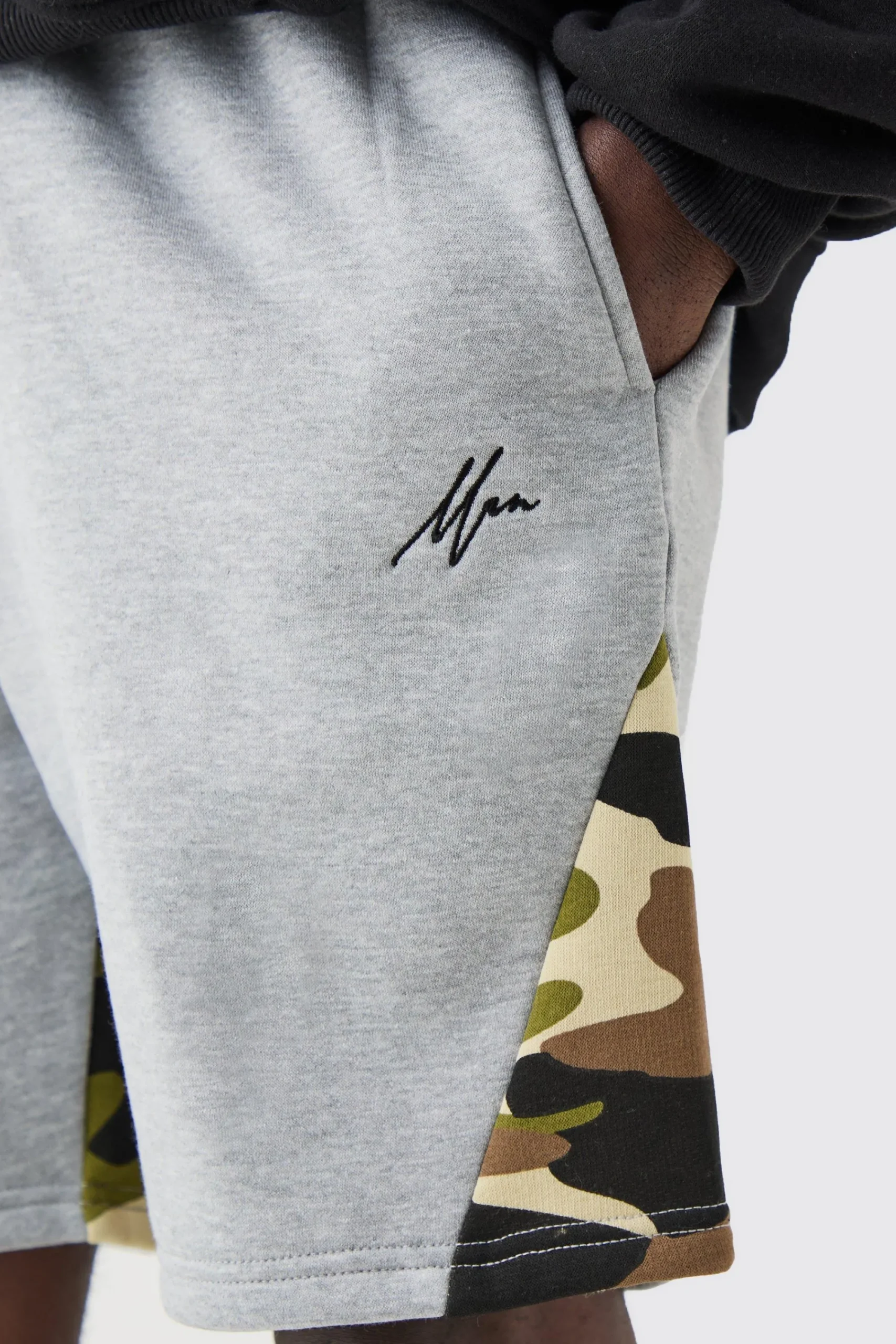 boohooMAN Relaxed Man Camo Gusset Shorts | UK| Shorts