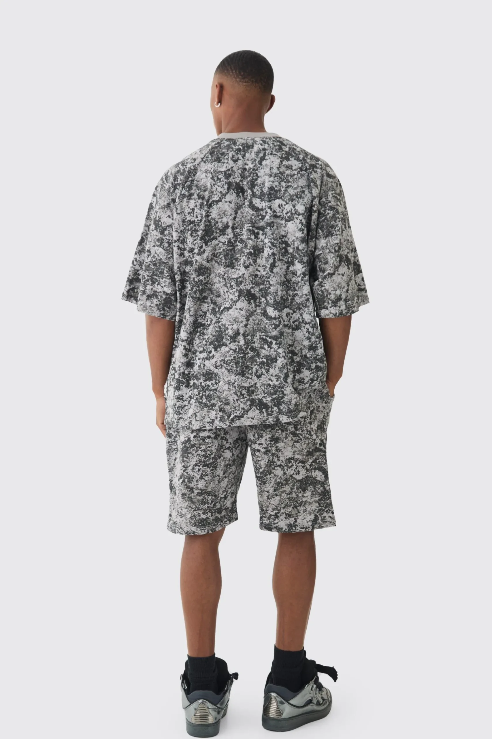 boohooMAN Relaxed Mid Length Abstract Printed Shorts | UK| Shorts