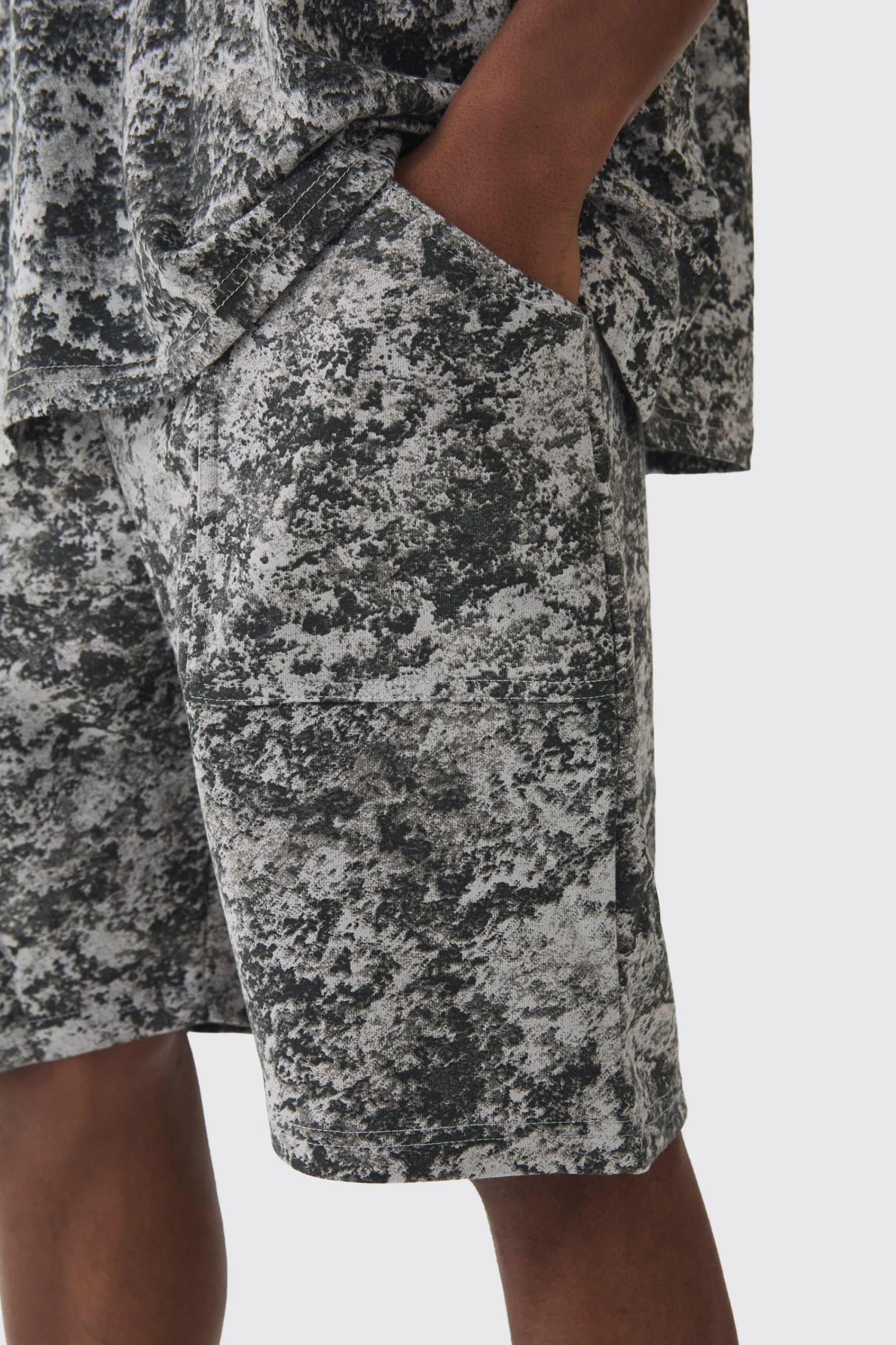 boohooMAN Relaxed Mid Length Abstract Printed Shorts | UK| Shorts