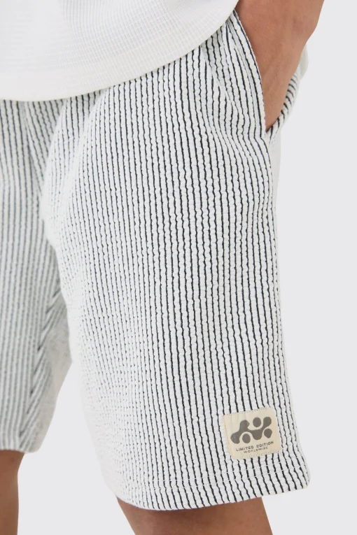boohooMAN Relaxed Mid Length Textured Short With Woven Tab | UK| Shorts