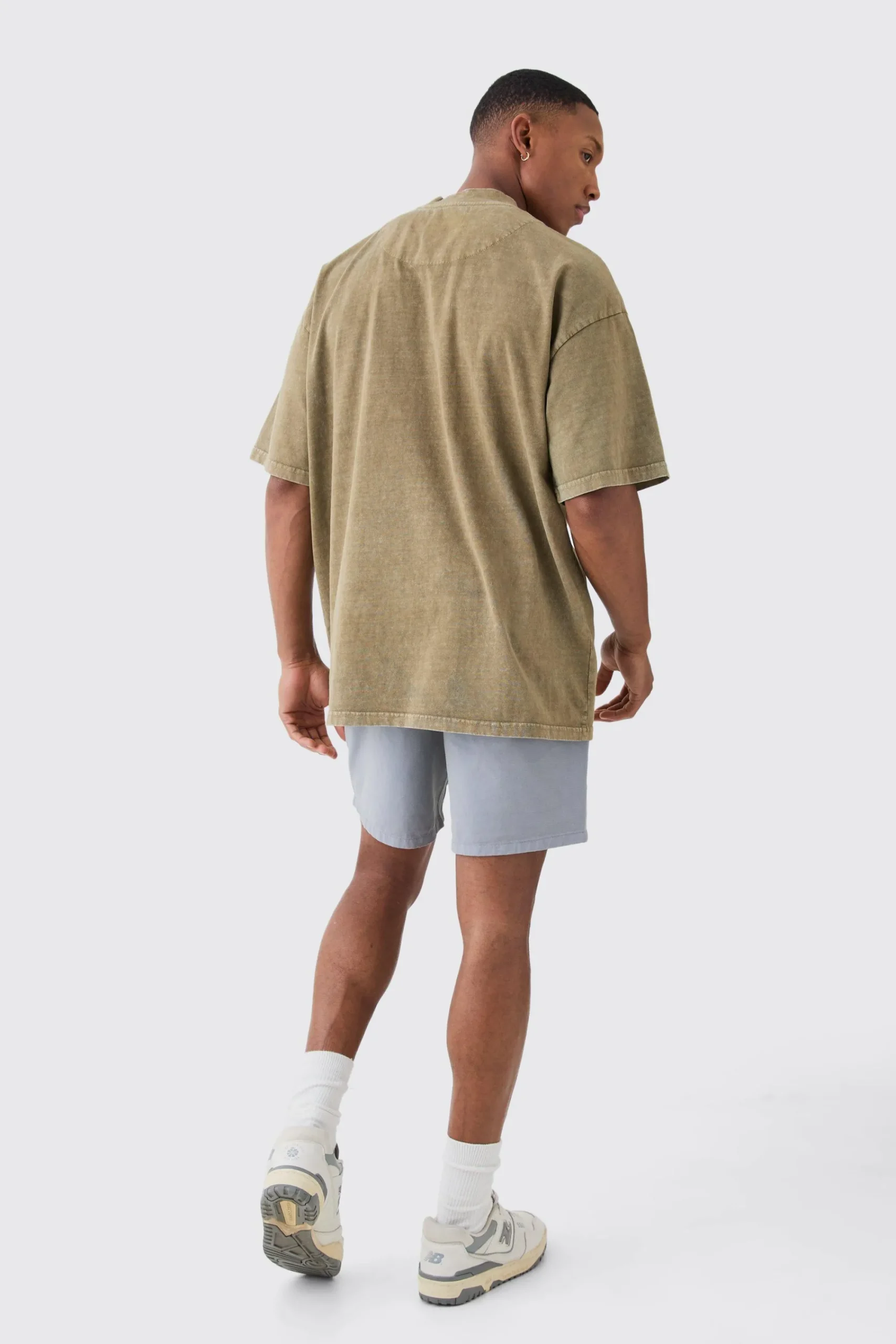boohooMAN Shorter Length Relaxed Fit Elasticated Waist Chino Shorts In | UK| Shorts