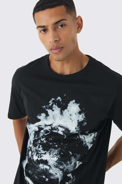 Space Moon Graphic T-Shirt | UK^boohooMAN Online