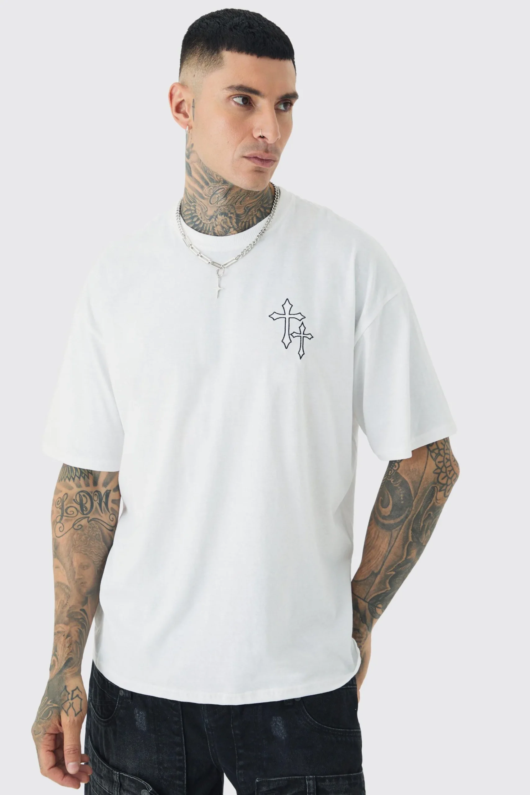 Tall Cross Embroidered T-shirt In | UK^boohooMAN Best