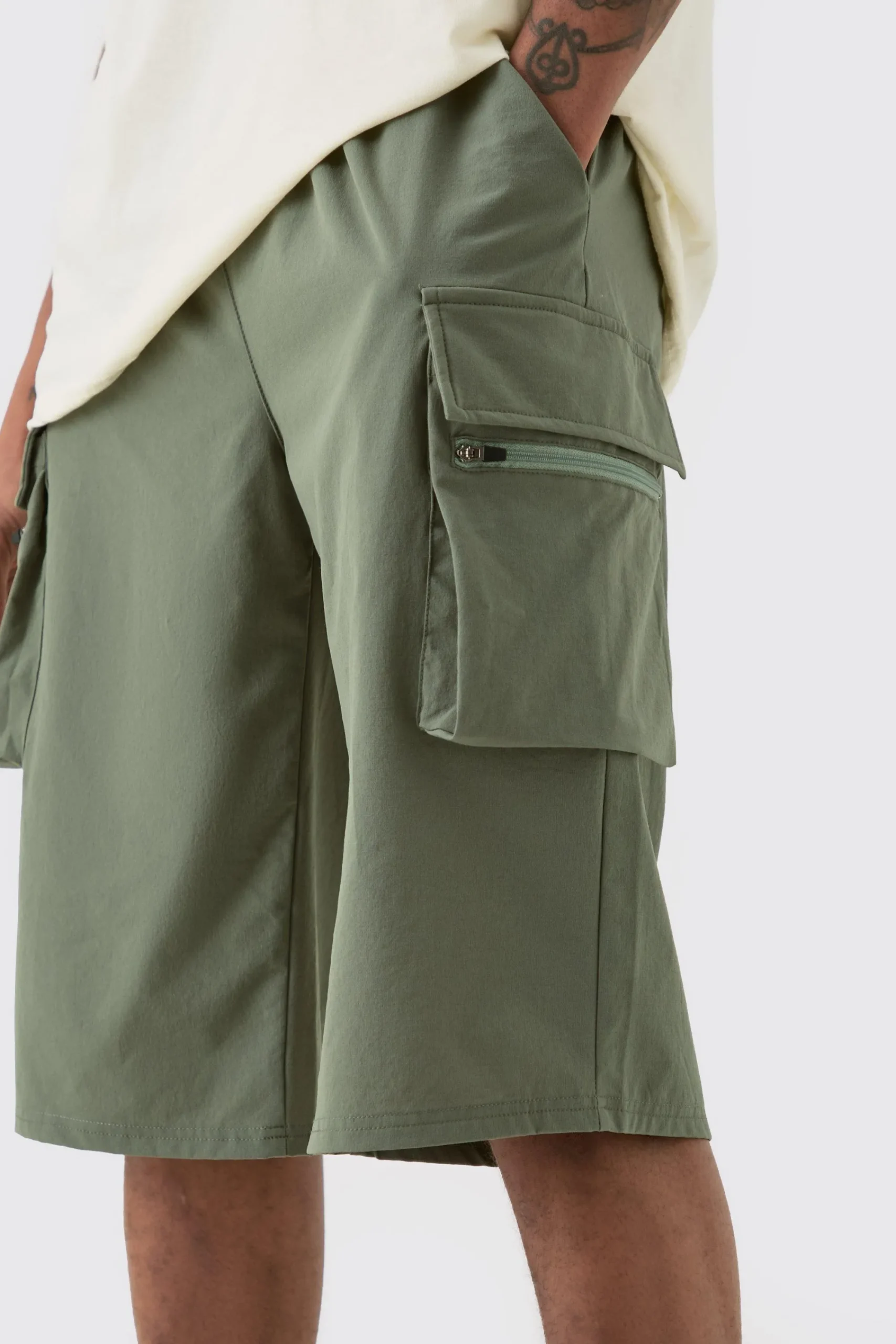 boohooMAN Tall Elasticated Waist Relaxed Lightweight Stretch Cargo Short | UK| Shorts